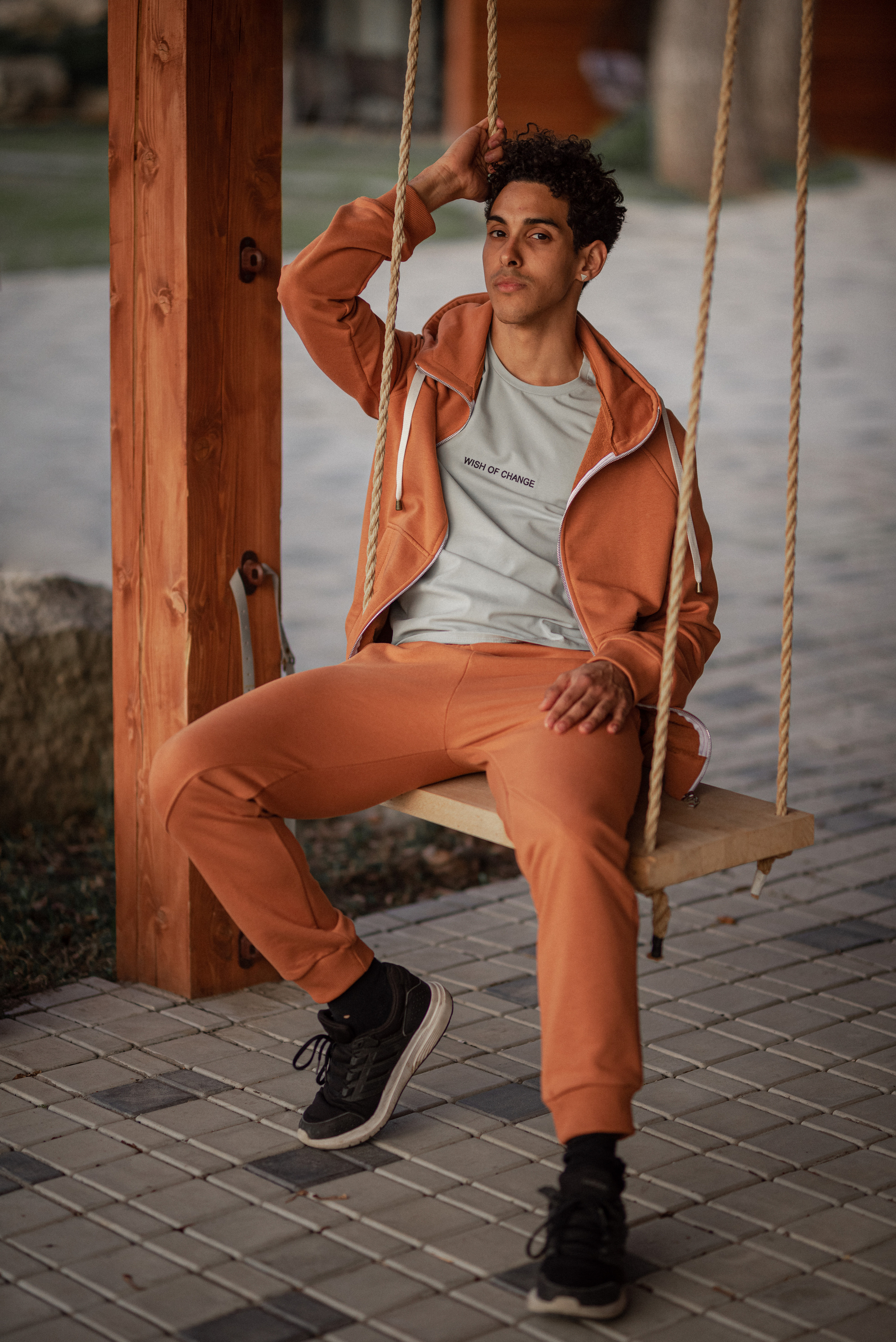 Рекламная съёмка для одежды в Самаре. Мужской спортивный костюм