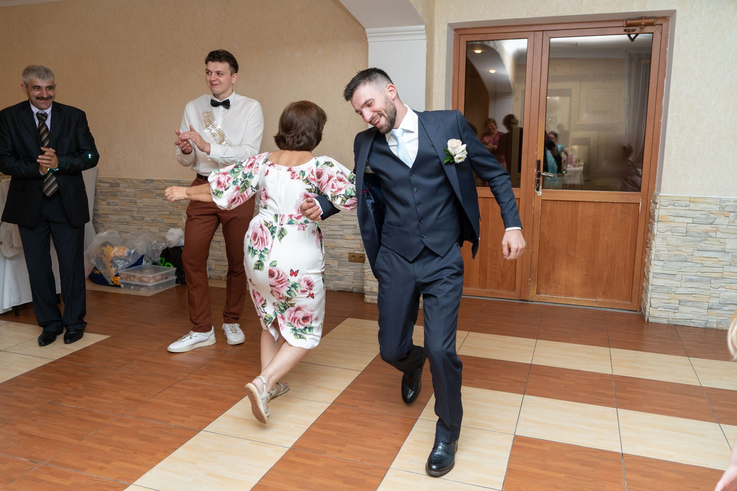 Ира и Ян. День свадьбы. Репортажный и интерьерный фотограф Александра Солдатова