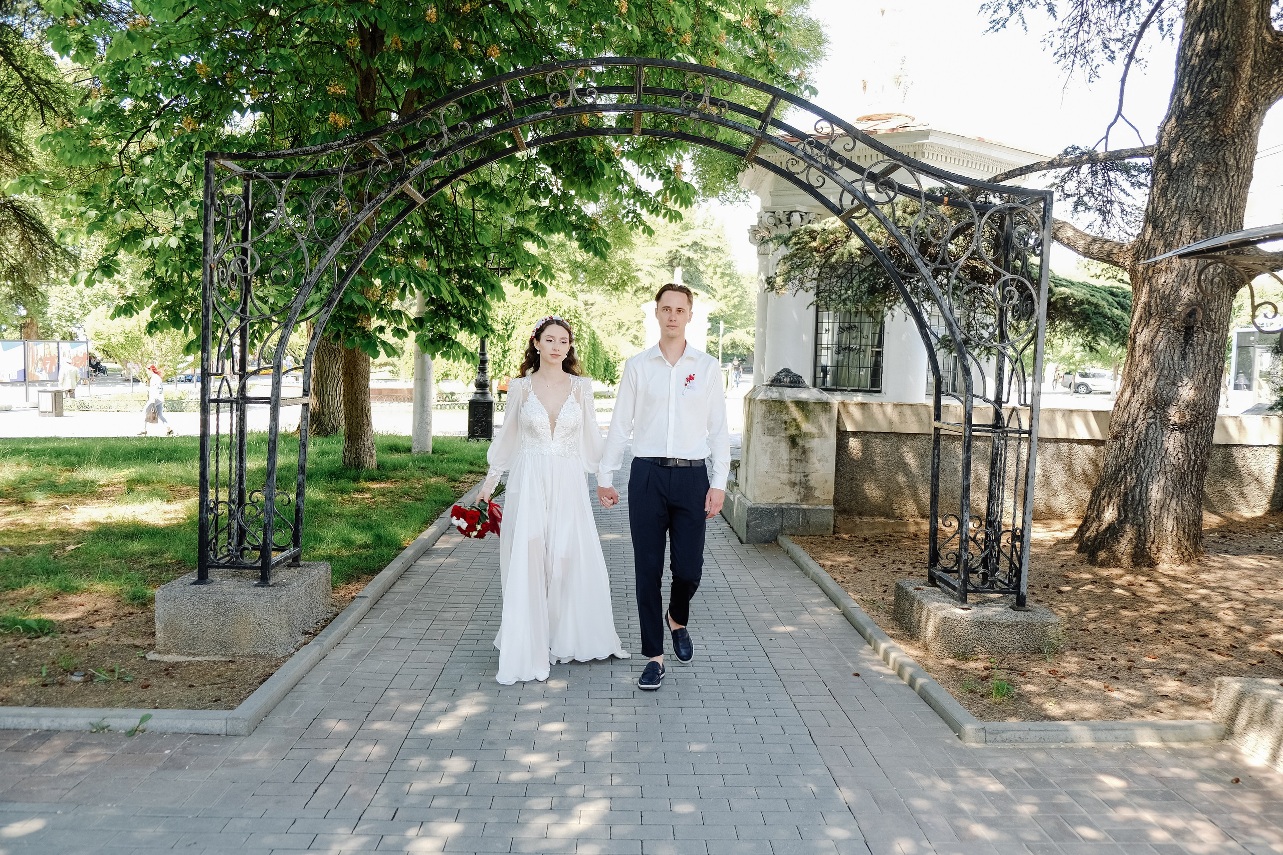 О+Д (ЗАГС, прогулка Центр и Парк Победы, банкет). Профессиональная фотосъемка в Крыму. Натуральные эмоции и живые кадры. Забронируйте дату прямо сейчас!