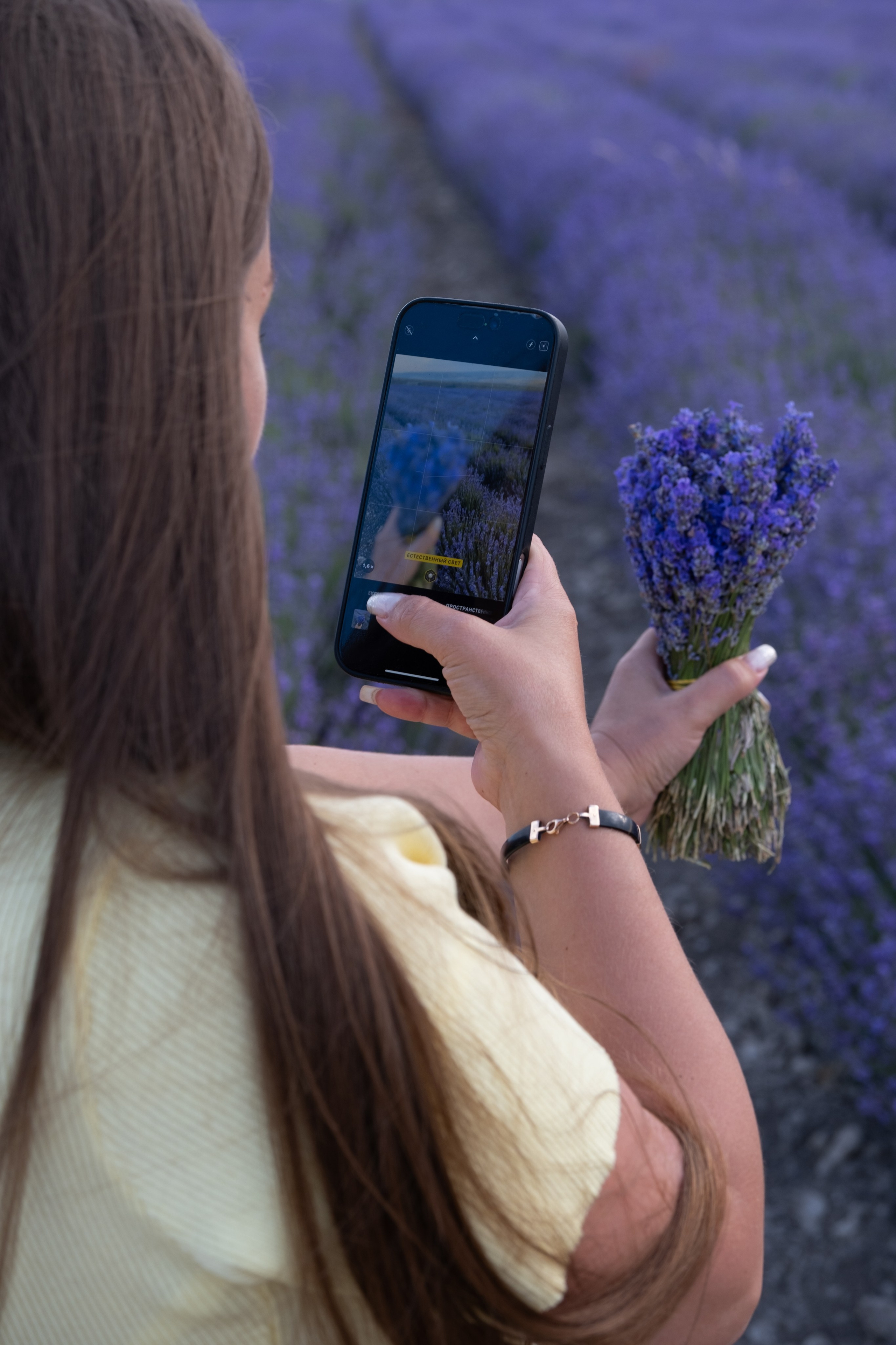 Фотосессия в садах: Персик, лаванда, мак, виноград, подсолнух, ромашка, сирень и др. Профессиональная фотосъемка в Крыму. Натуральные эмоции и живые кадры. Забронируйте дату прямо сейчас!