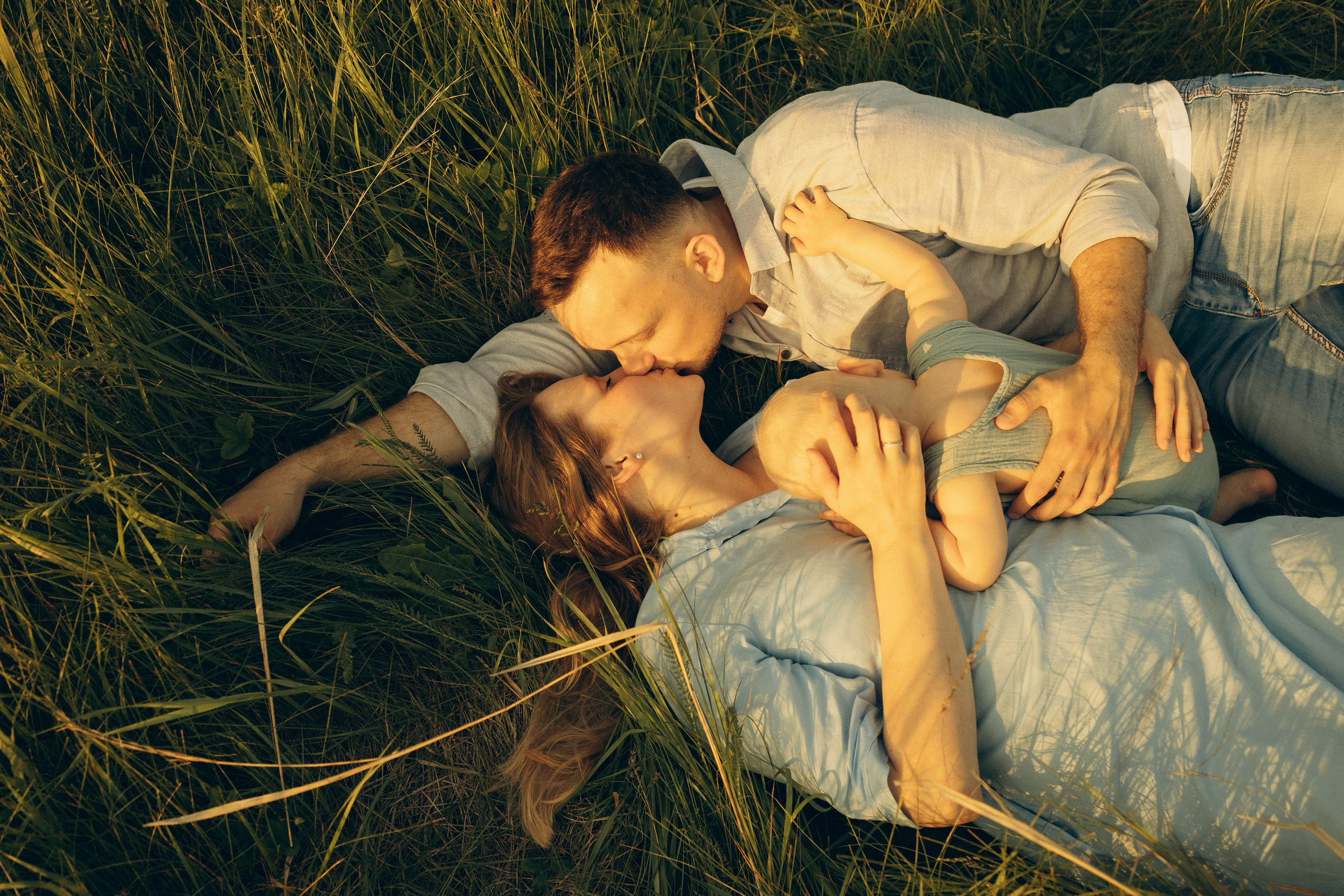 На природе. Семейный фотограф Новосибирск Фотограф на выписку Новосибирск