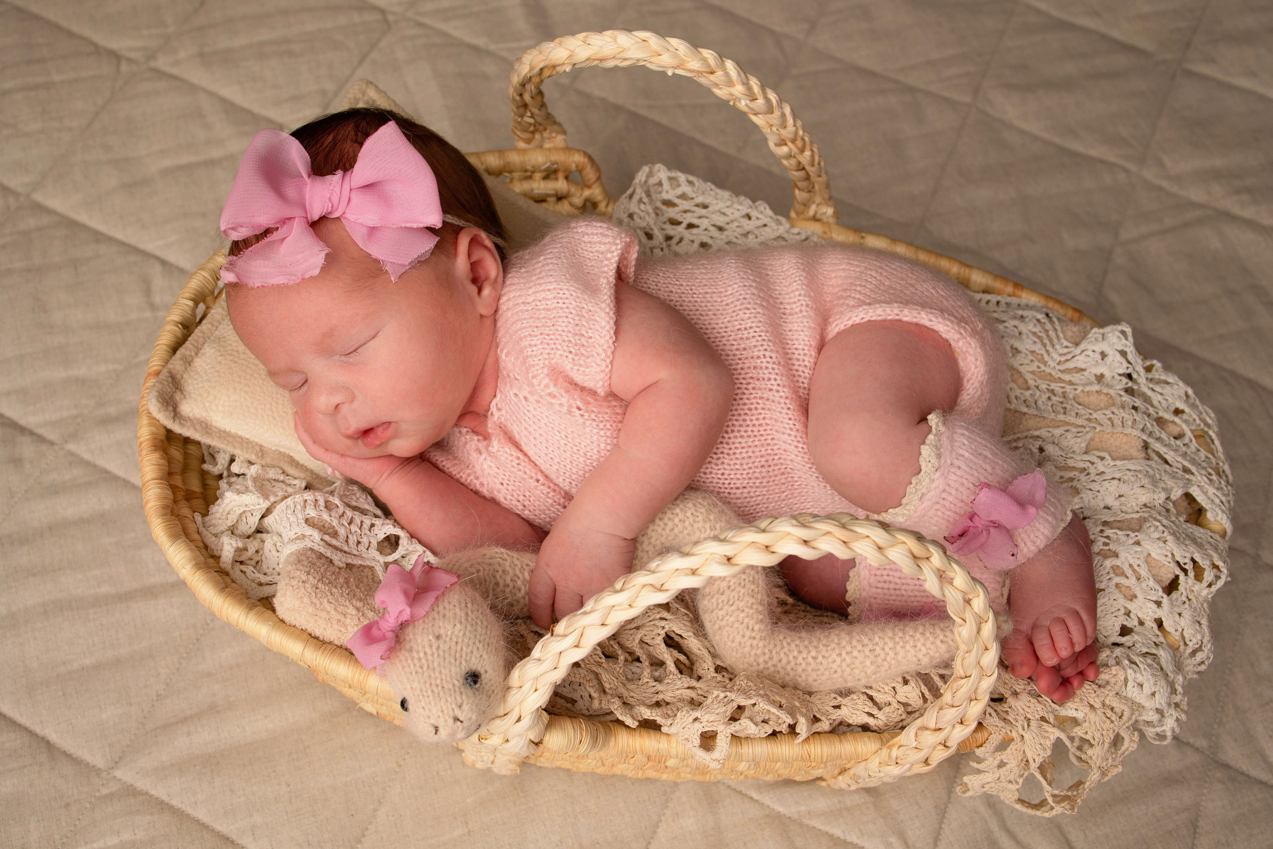 Нежная и милая фотосессия первых дней жизни Вашего ребенка в Минске. Фотограф новорождённых Минск — стоимость newborn фотосессии в Минске