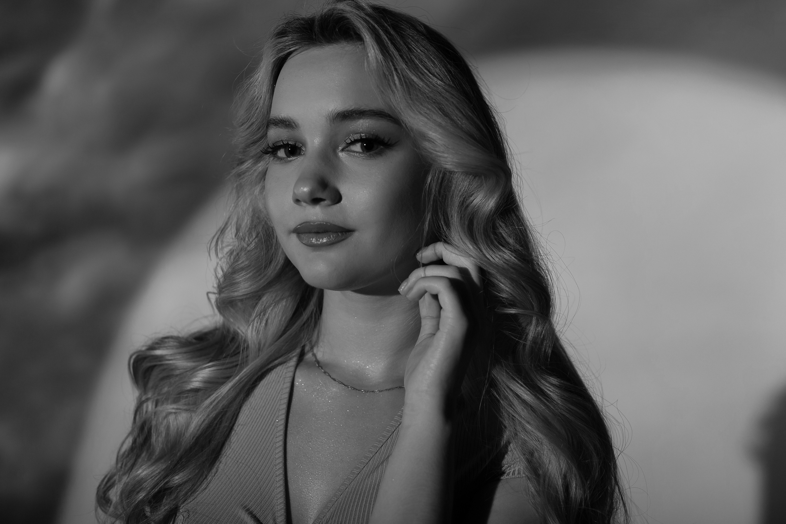 Лучи солнца в волосах, искорки счастья в глазах. Главная