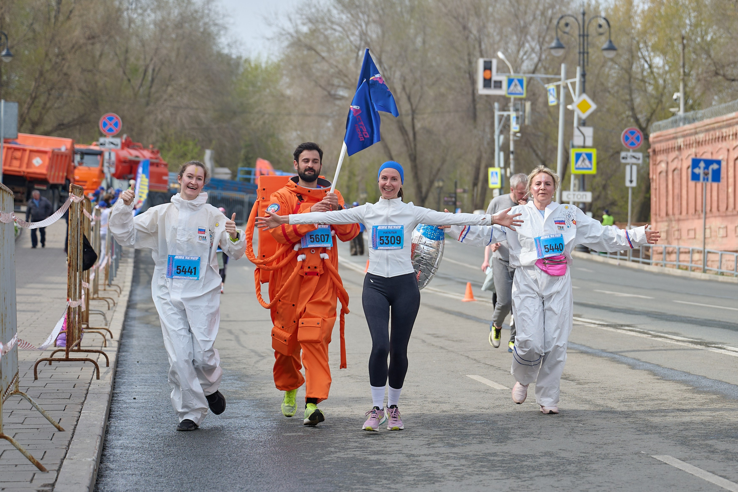 Самарский космический полумарафон 2026 (с командой ВТБ). Фотограф в Самаре