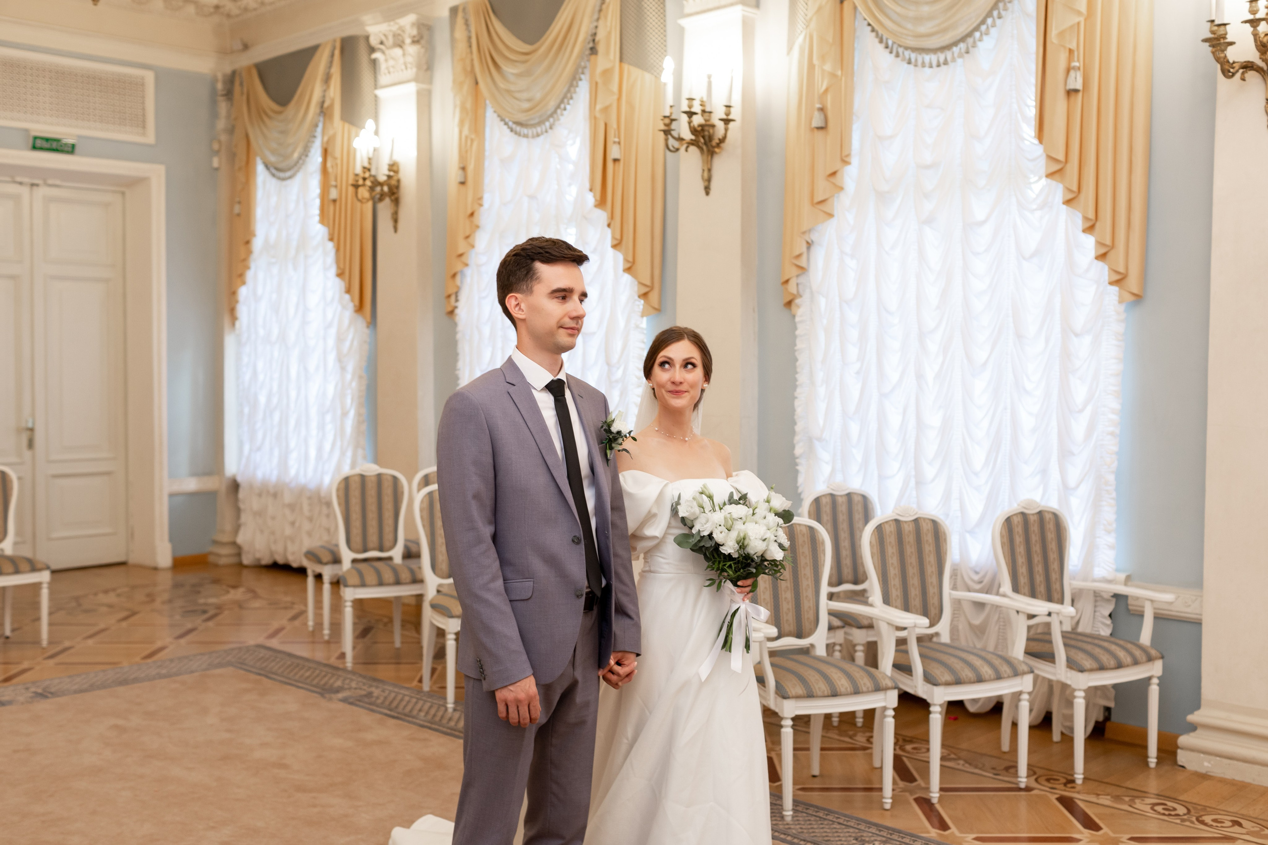 Свадебная фотопрогулка в Санкт-Петербурге. Свадебный фотограф Кирилл Белый