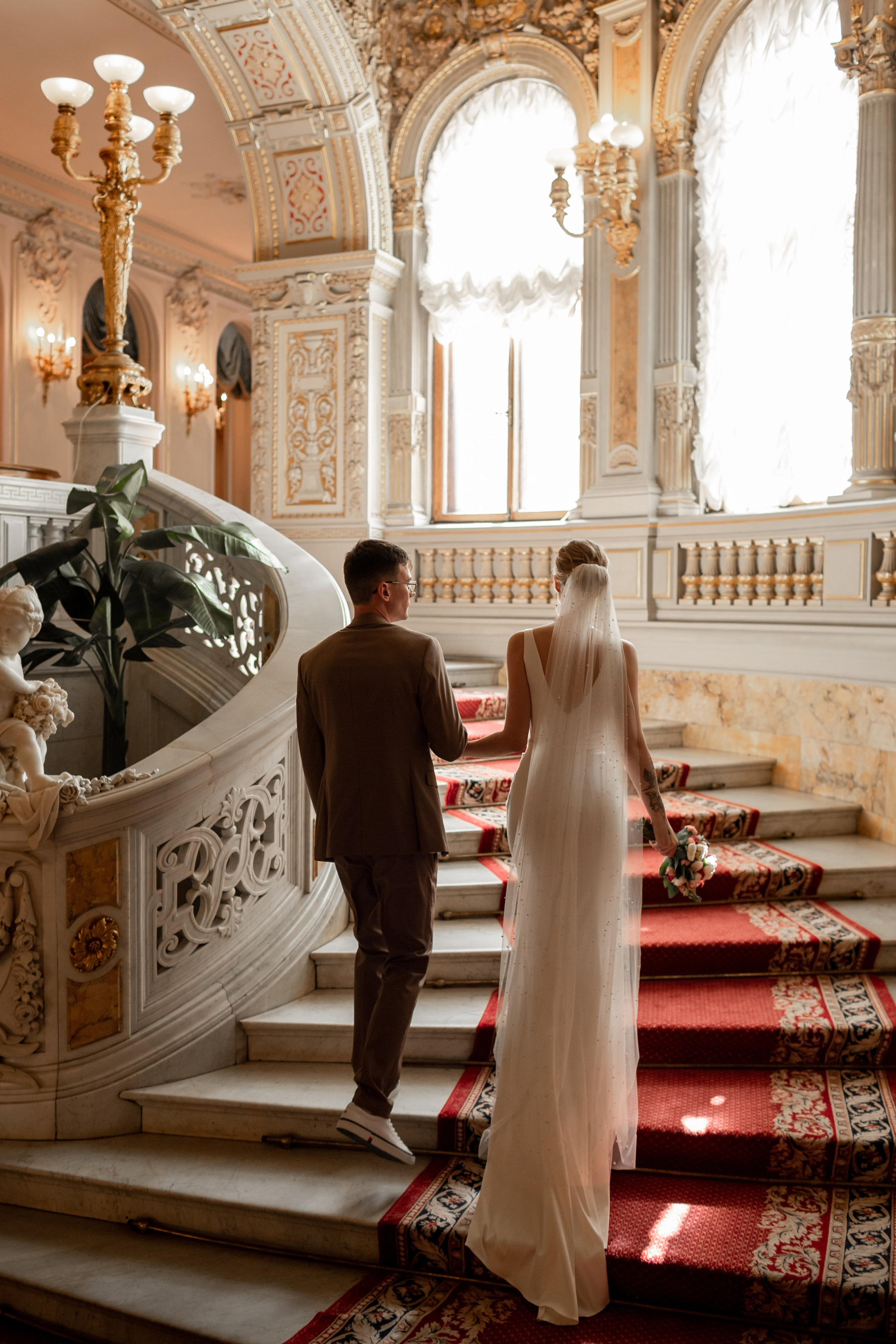 Свадебная фотосессия во дворцах Петербурга. Свадебный фотограф Кирилл Белый
