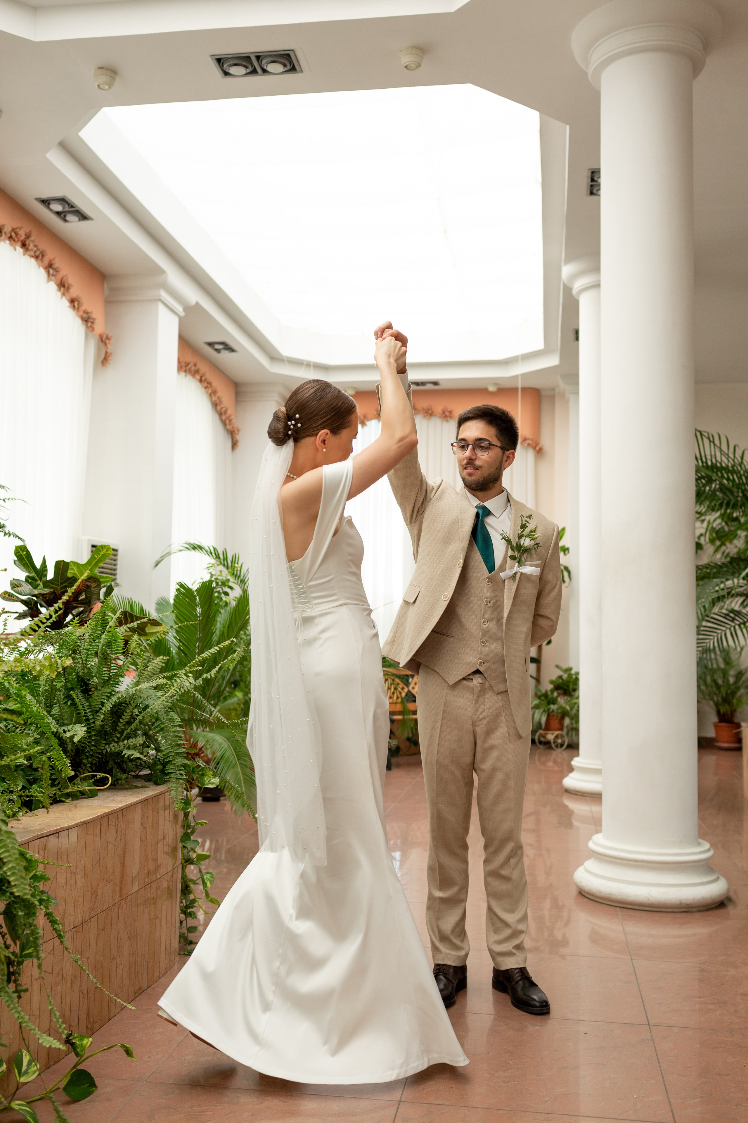Свадебная фотопрогулка у Лахты. Свадебный фотограф Кирилл Белый
