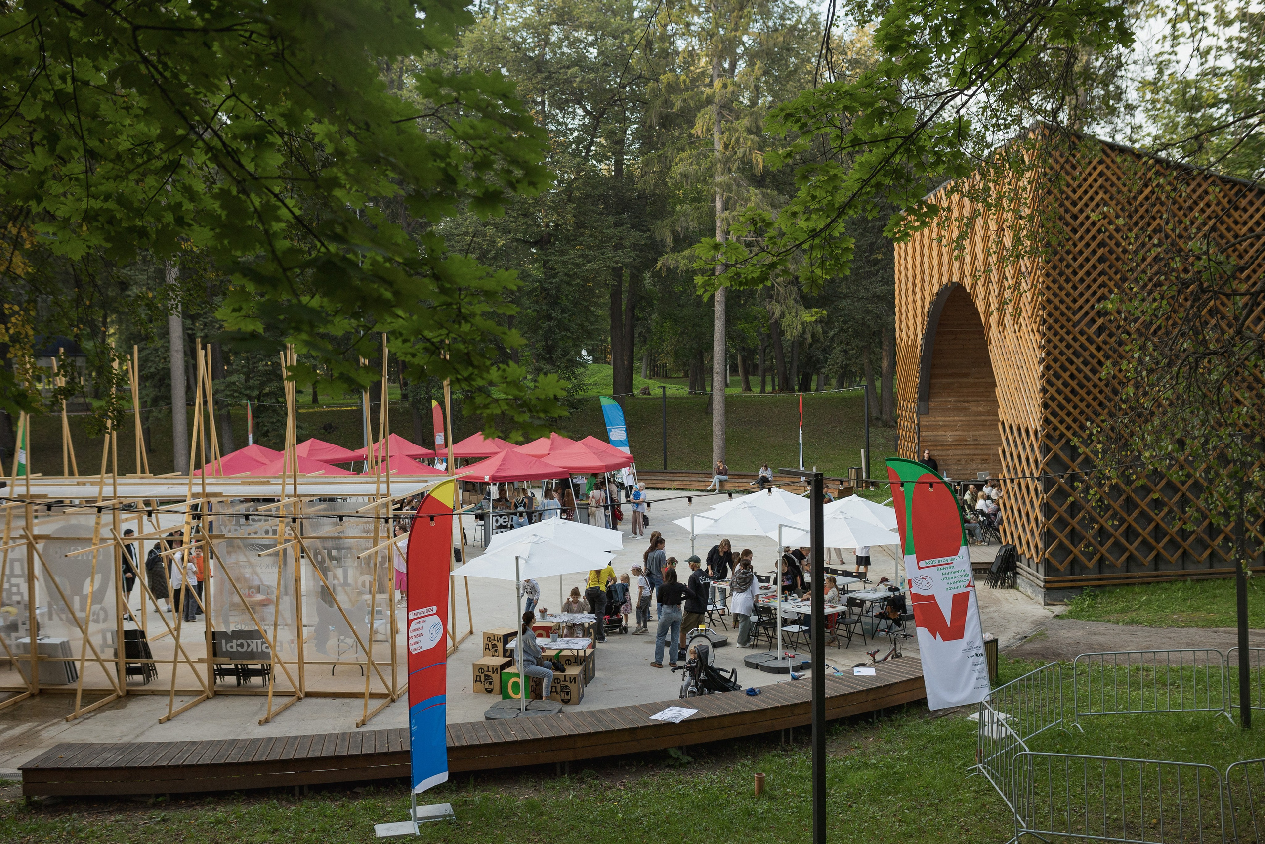 Книжный фестиваль «Смены» в Выксе 2024. Фотограф городских и семейных событий Артем Карпухин