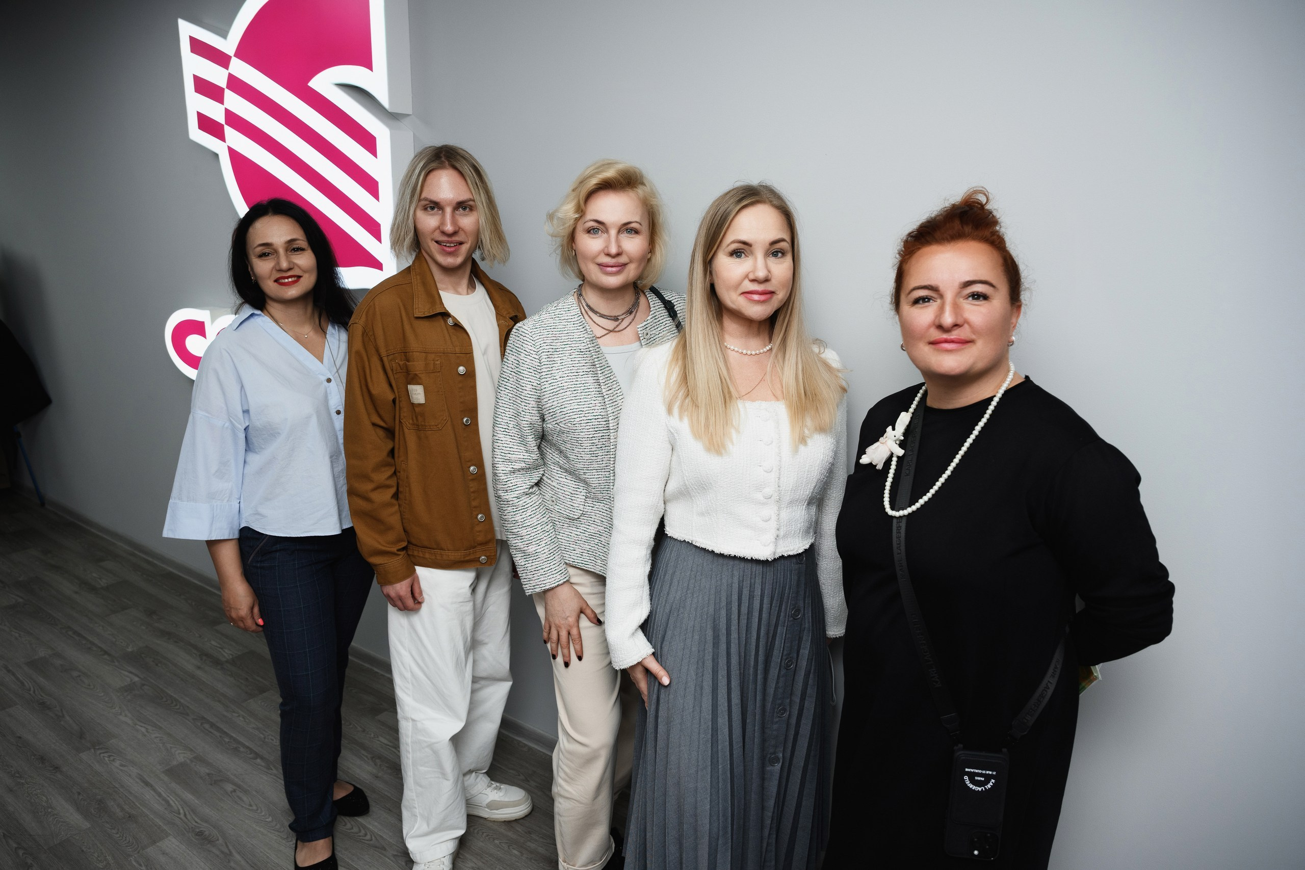 Фотосъемка открытия нового офиса банка в Петропавловске-Камчатском, Торжественная церемония открытия банковского филиала в Петропавловске-Камчатском, Официальные моменты с участием руководства банка в Петропавловске-Камчатском, Деловые и праздничные кадры важного события, Стоимость профессиональной съемки корпоративных мероприятий в Петропавловске-Камчатском.