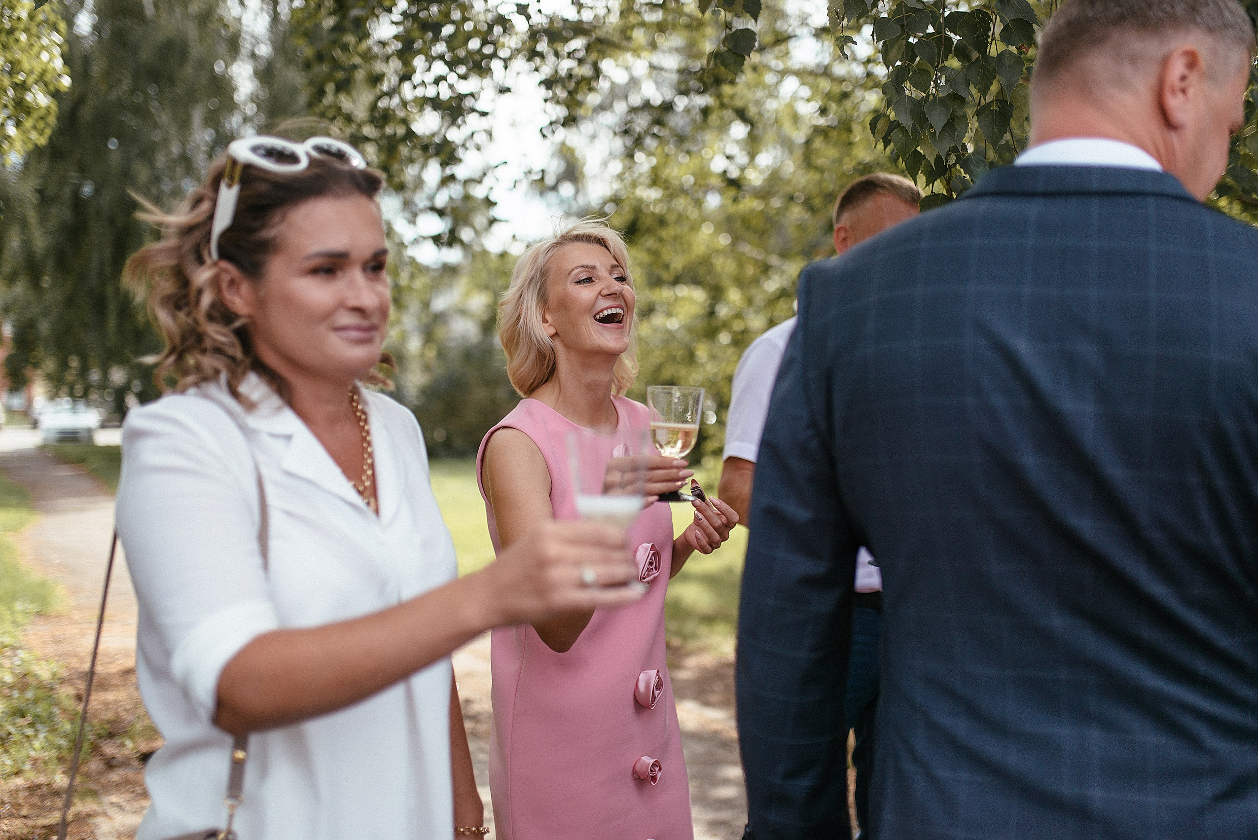Уличная свадебная фотосессия в Краснообске. Свадебный  Фотограф Дарья Едапина Новосибирск. Фотограф Дарья Едапина Новосибирск