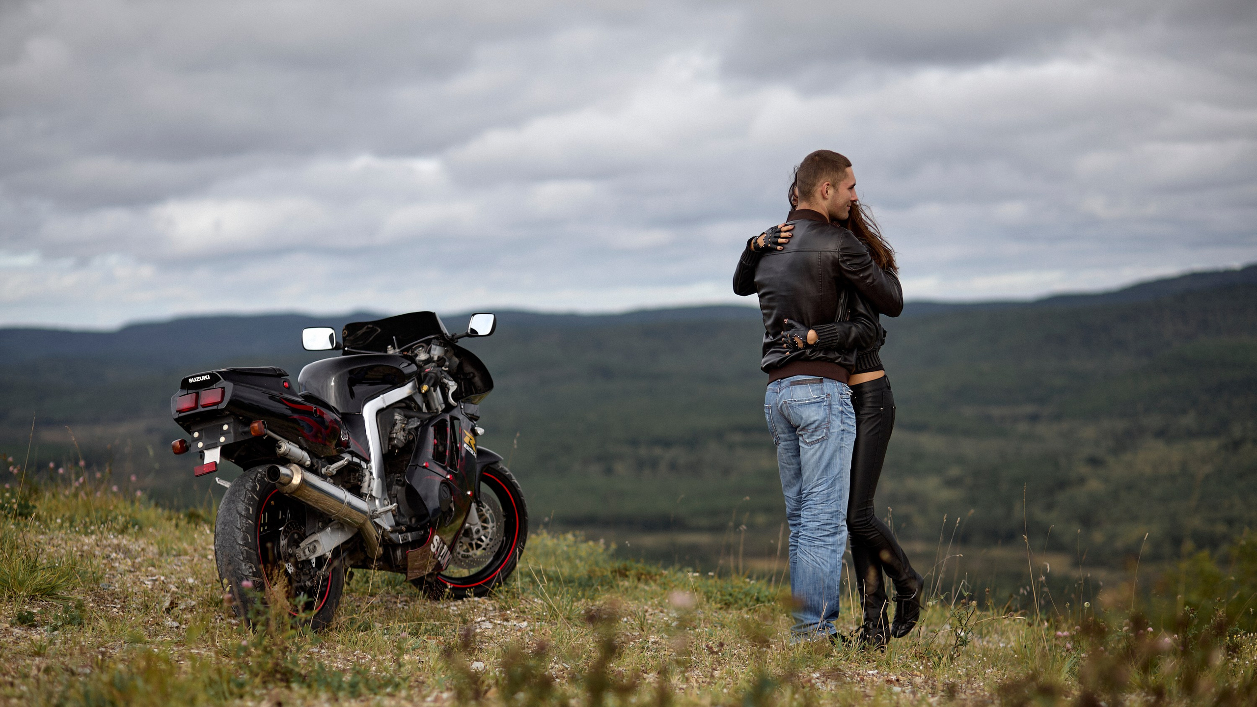 Парень, девушка, байк. Фотограф Андрей Серенков