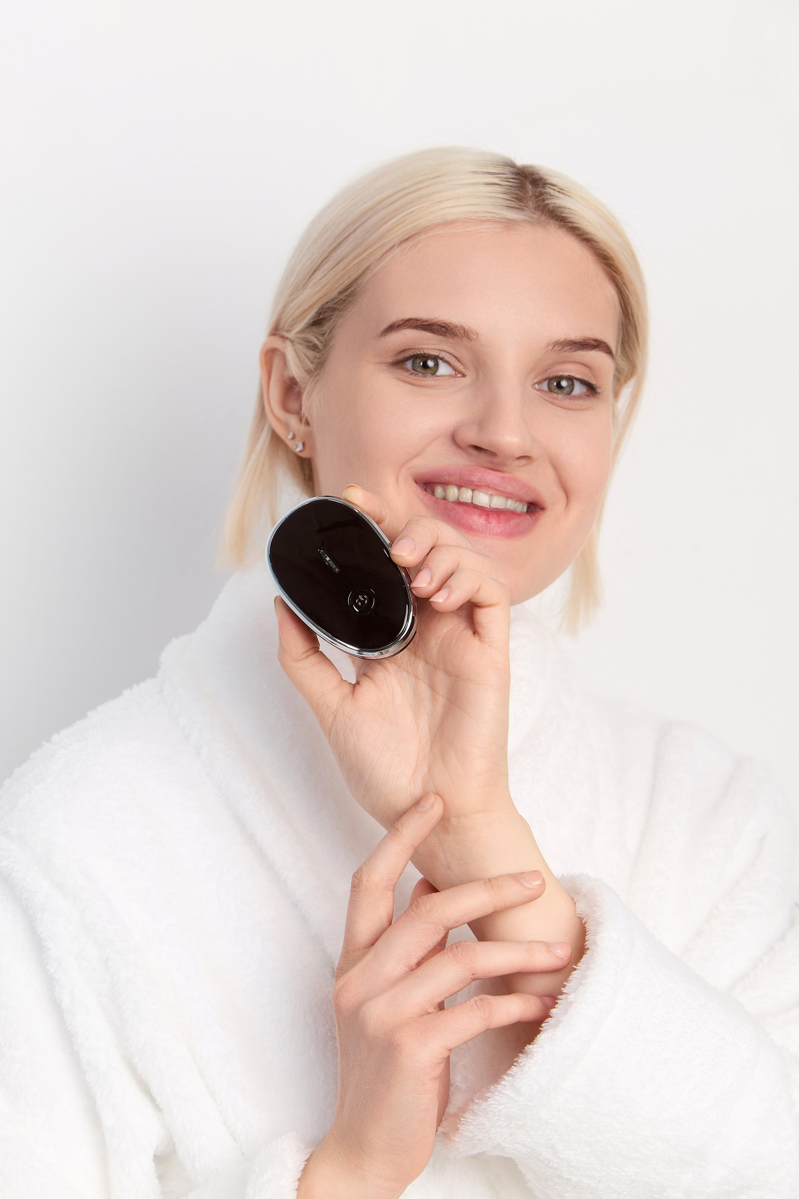 Съемка массажера для лица. Фотограф Руслан Потапов в Краснодаре