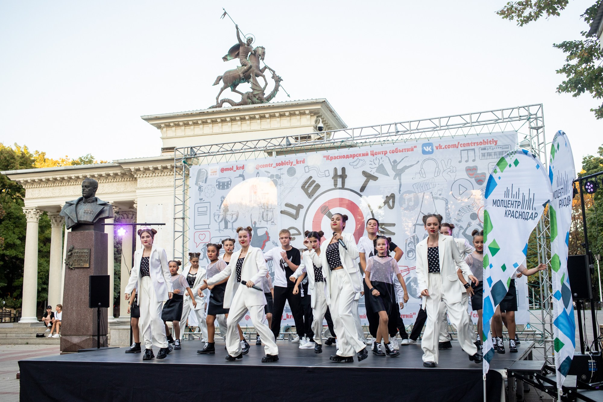 Закрытие летнего фестиваля «УФ». Репортажный, промышленный и маркетплейс-фотограф Дмитрий Чернат