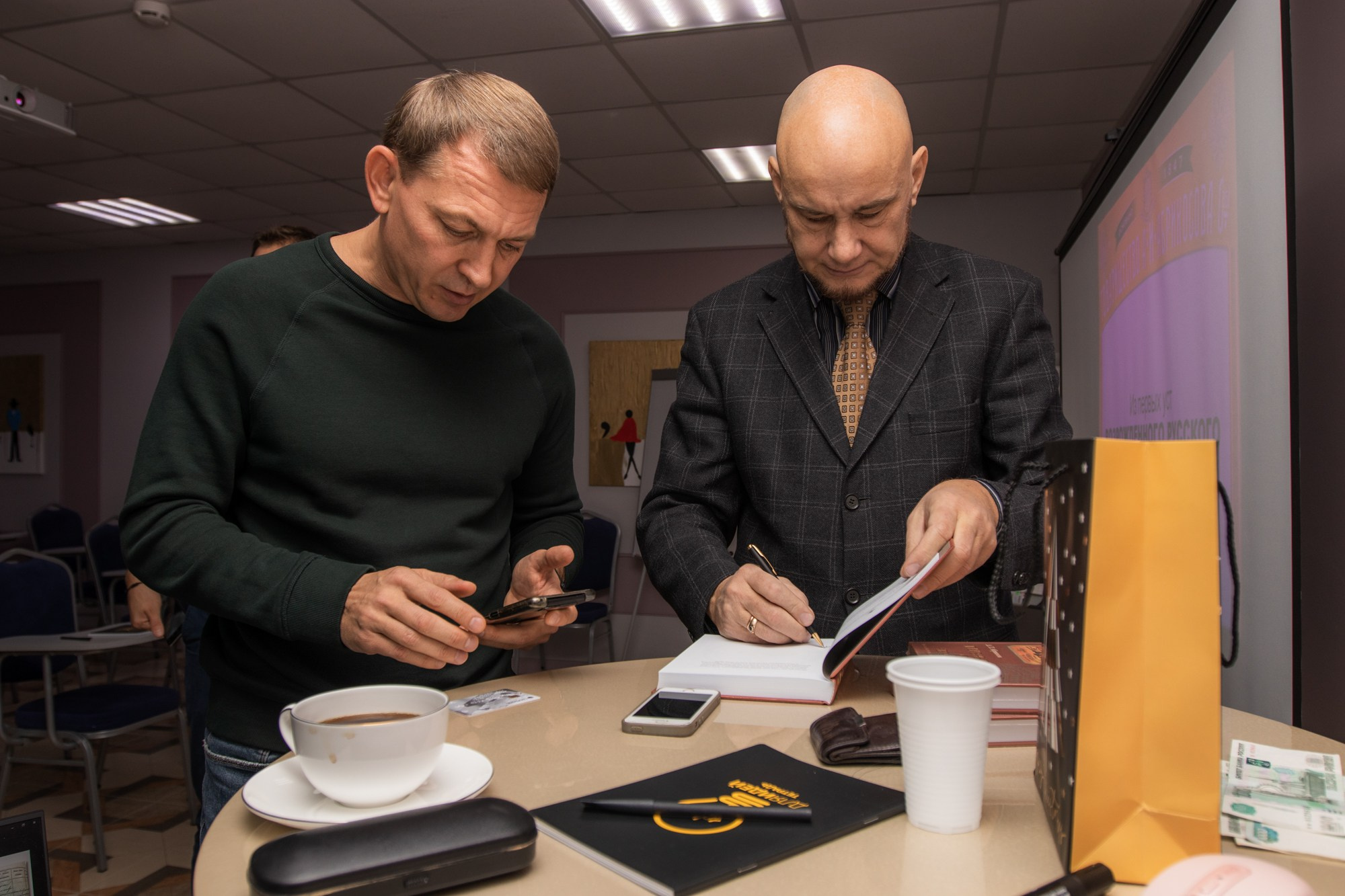 Встреча с потомком шоколадной фабрики Абрикосовых. Репортажный, промышленный и маркетплейс-фотограф Дмитрий Чернат