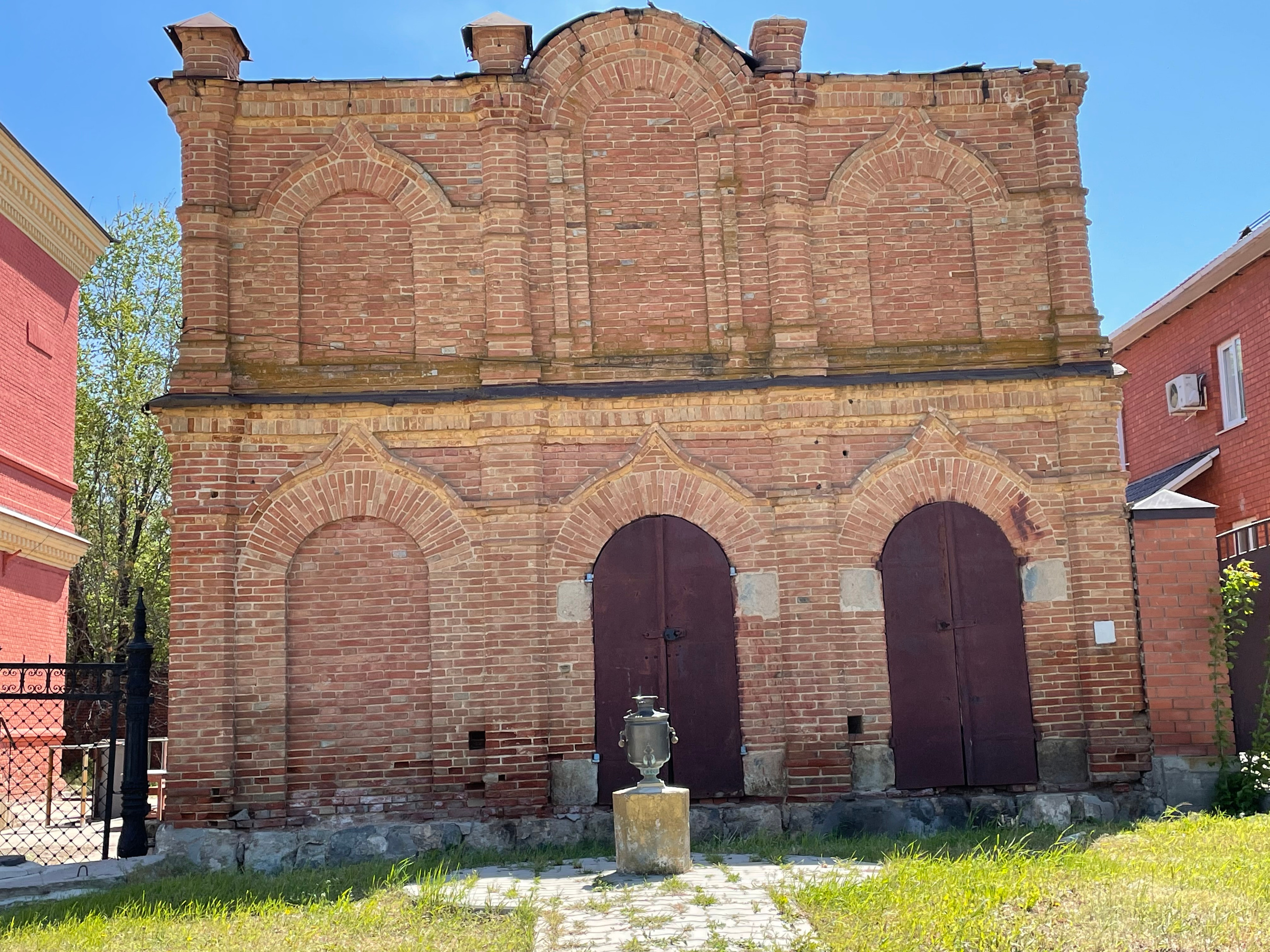 20 010 Здание красный кирпич. ВИЗУАЛЬНЫЕ И ЗВУКОВЫЕ РЕШЕНИЯ ДЛЯ БИЗНЕСА И СЪЁМОК ТЕЛЕТЕЛА