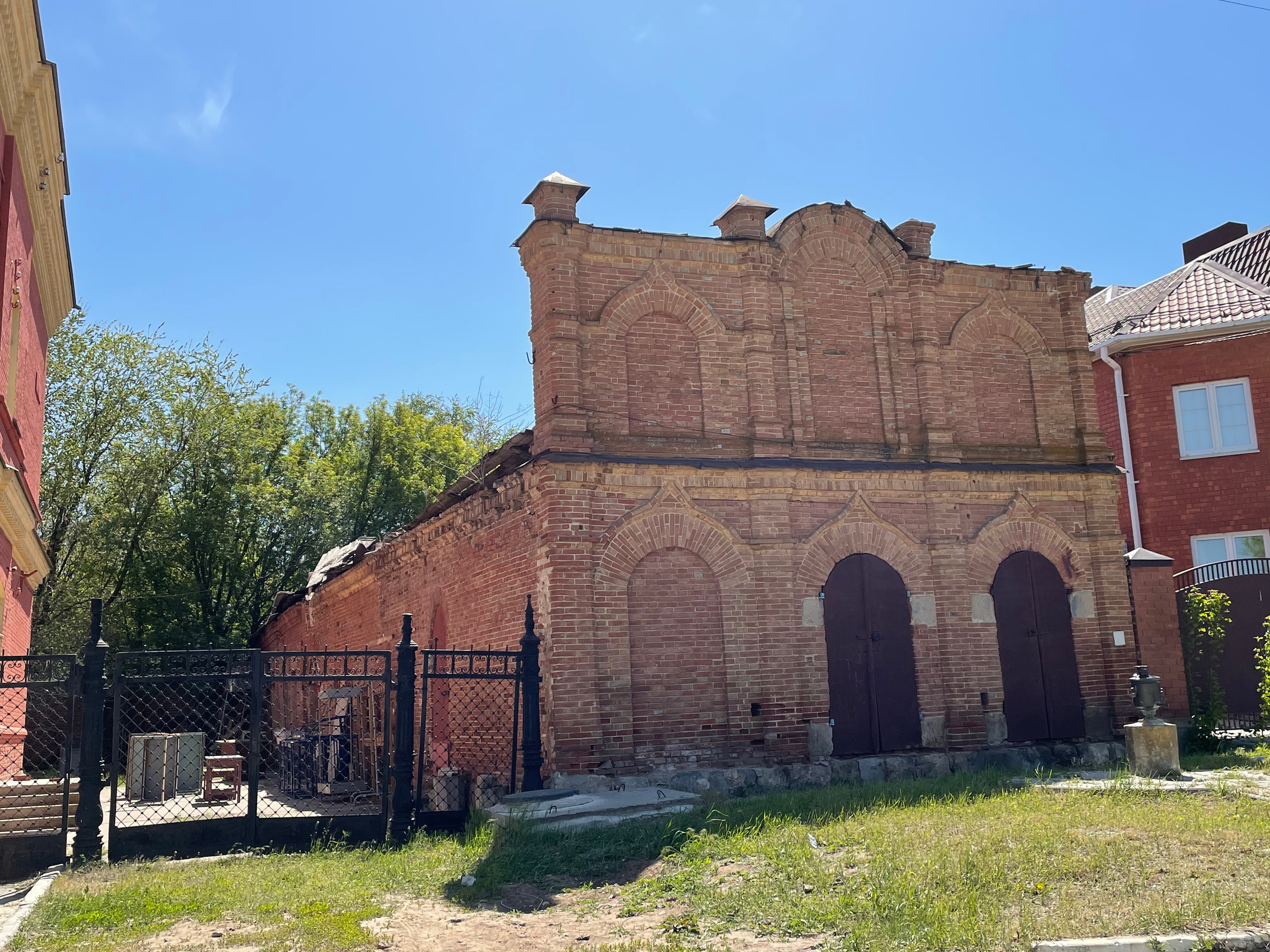 20 010 Здание красный кирпич. ВИЗУАЛЬНЫЕ И ЗВУКОВЫЕ РЕШЕНИЯ ДЛЯ БИЗНЕСА И СЪЁМОК ТЕЛЕТЕЛА