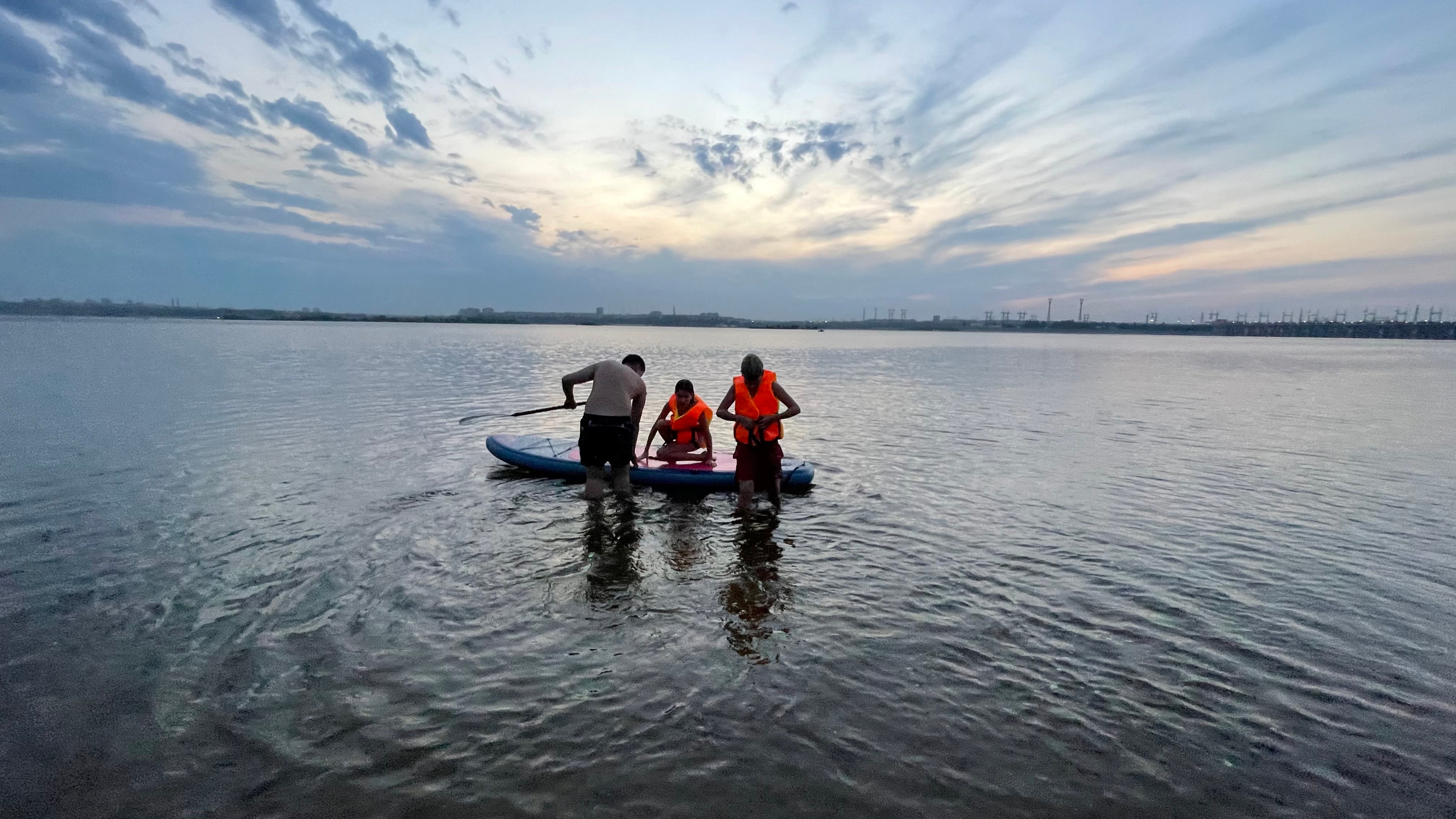 На воде 30015. ВИЗУАЛЬНЫЕ И ЗВУКОВЫЕ РЕШЕНИЯ ДЛЯ БИЗНЕСА И СЪЁМОК ТЕЛЕТЕЛА
