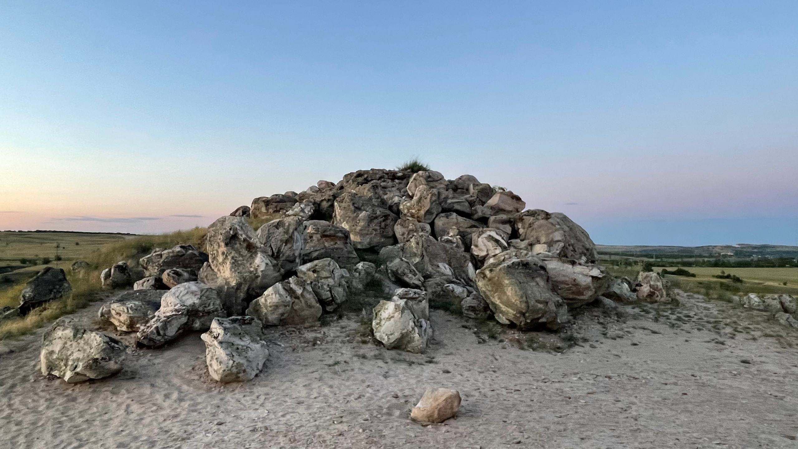 11 953 Скалы. Степь. ВИЗУАЛЬНЫЕ И ЗВУКОВЫЕ РЕШЕНИЯ ДЛЯ БИЗНЕСА И СЪЁМОК ТЕЛЕТЕЛА