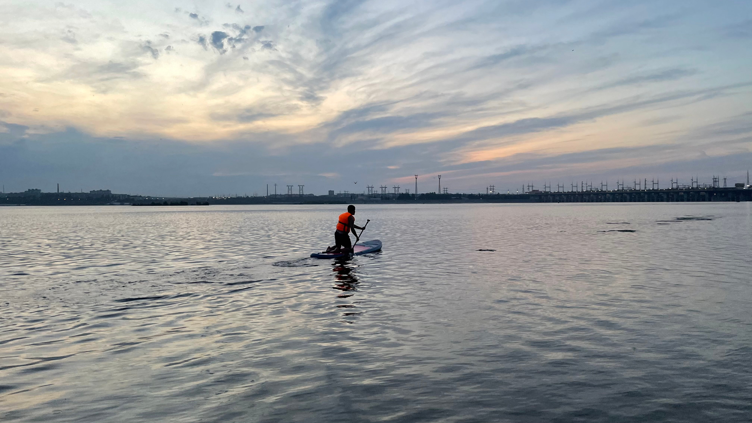 На воде 30025. ВИЗУАЛЬНЫЕ И ЗВУКОВЫЕ РЕШЕНИЯ ДЛЯ БИЗНЕСА И СЪЁМОК ТЕЛЕТЕЛА