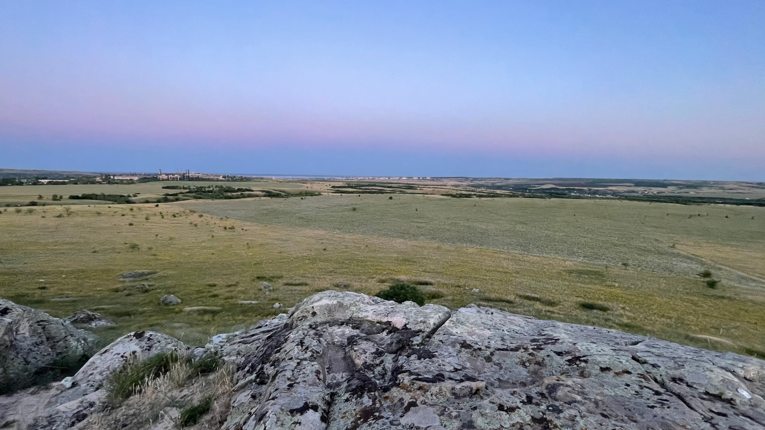 11 953 Скалы. Степь. ВИЗУАЛЬНЫЕ И ЗВУКОВЫЕ РЕШЕНИЯ ДЛЯ БИЗНЕСА И СЪЁМОК ТЕЛЕТЕЛА