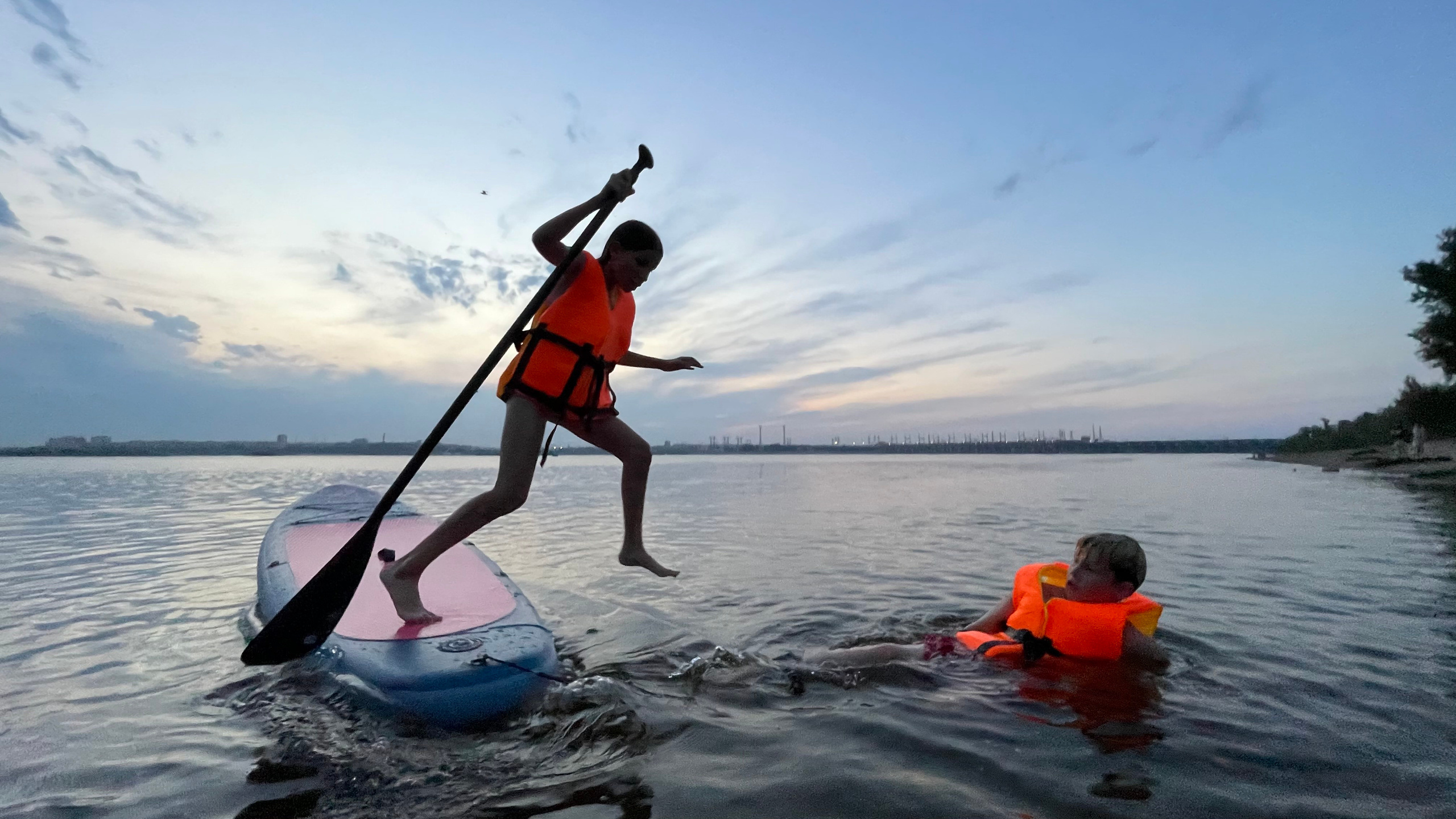 На воде 30015. ВИЗУАЛЬНЫЕ И ЗВУКОВЫЕ РЕШЕНИЯ ДЛЯ БИЗНЕСА И СЪЁМОК ТЕЛЕТЕЛА