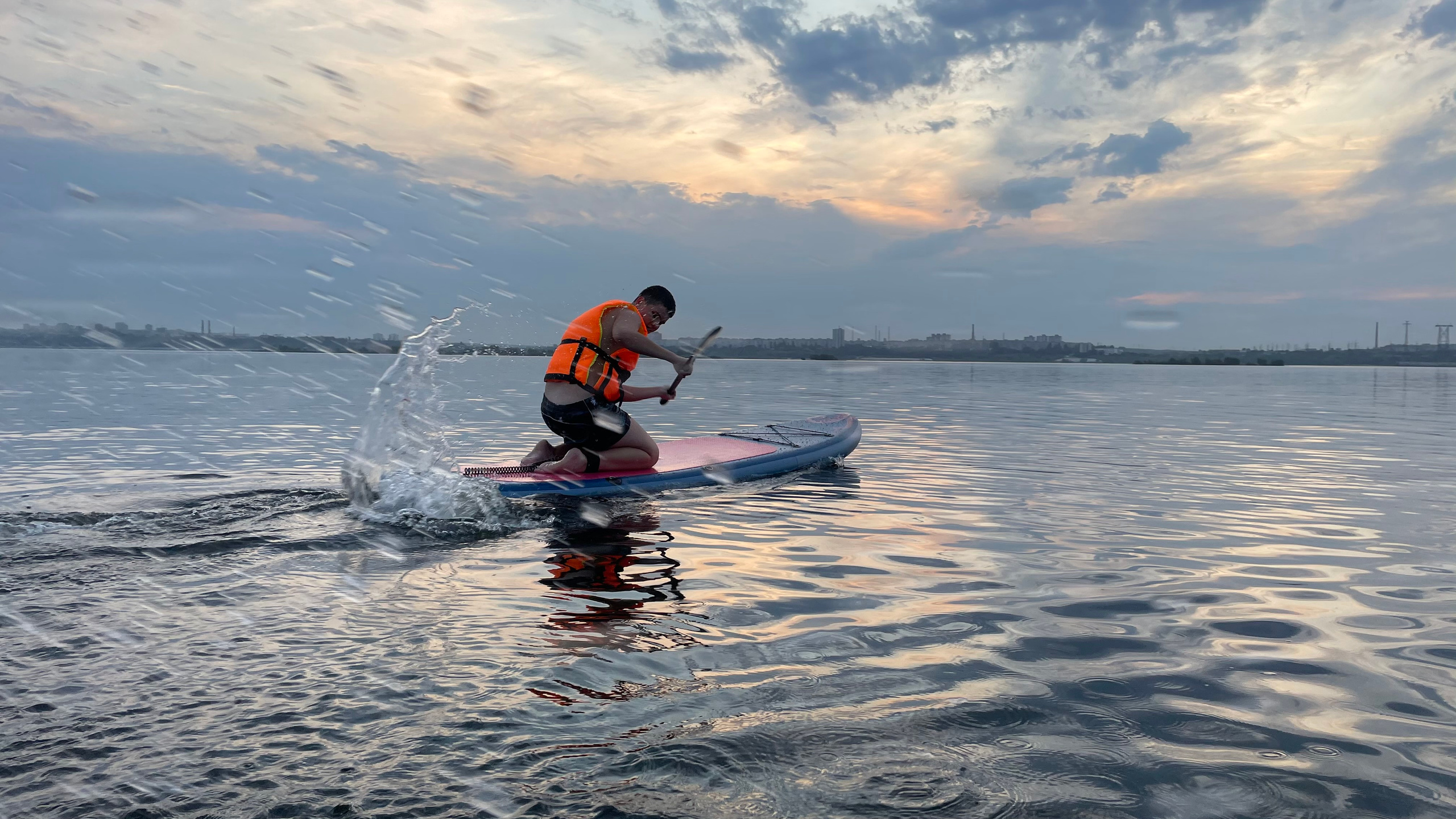 На воде 30025. ВИЗУАЛЬНЫЕ И ЗВУКОВЫЕ РЕШЕНИЯ ДЛЯ БИЗНЕСА И СЪЁМОК ТЕЛЕТЕЛА