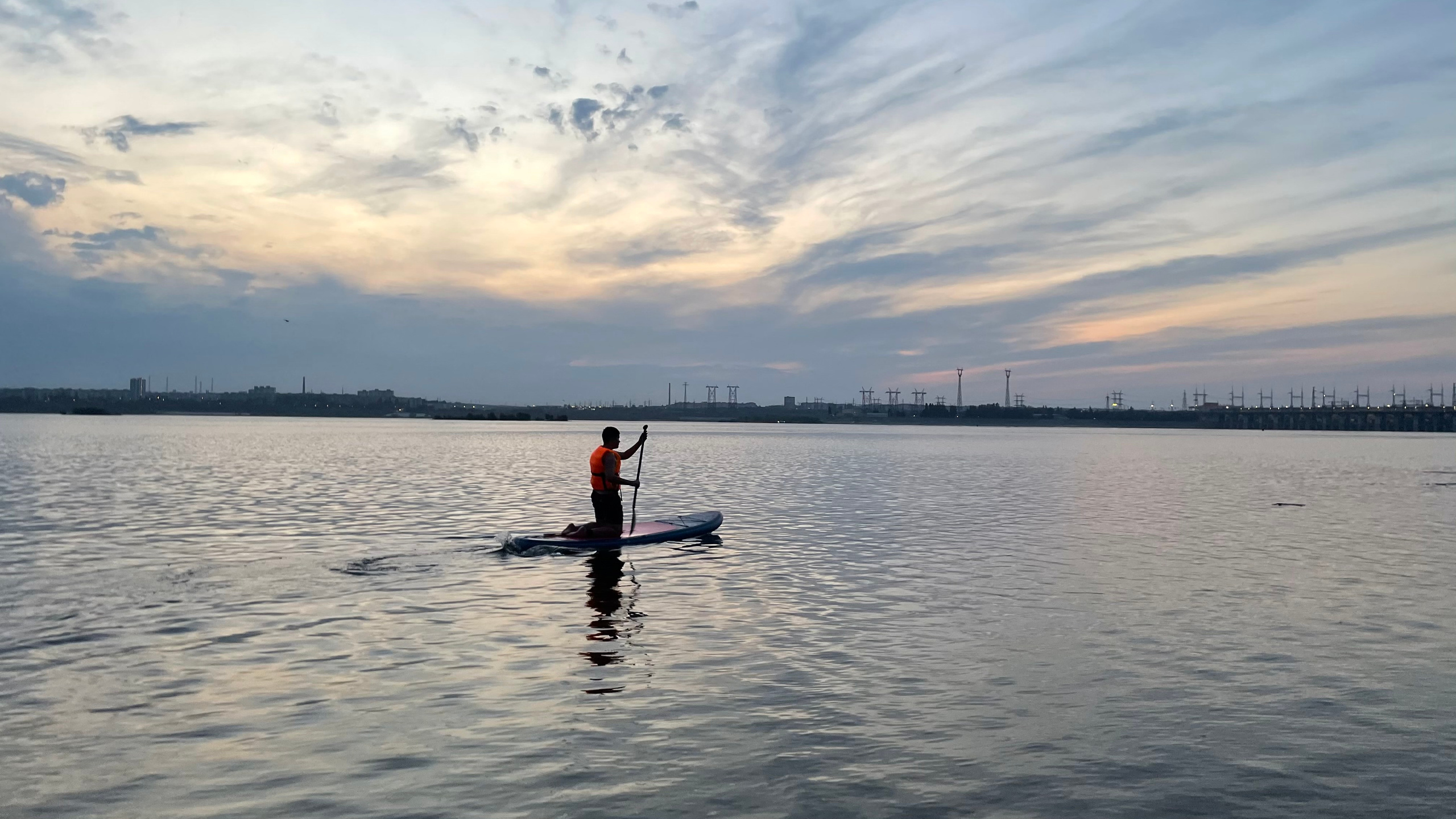На воде 30025. ВИЗУАЛЬНЫЕ И ЗВУКОВЫЕ РЕШЕНИЯ ДЛЯ БИЗНЕСА И СЪЁМОК ТЕЛЕТЕЛА