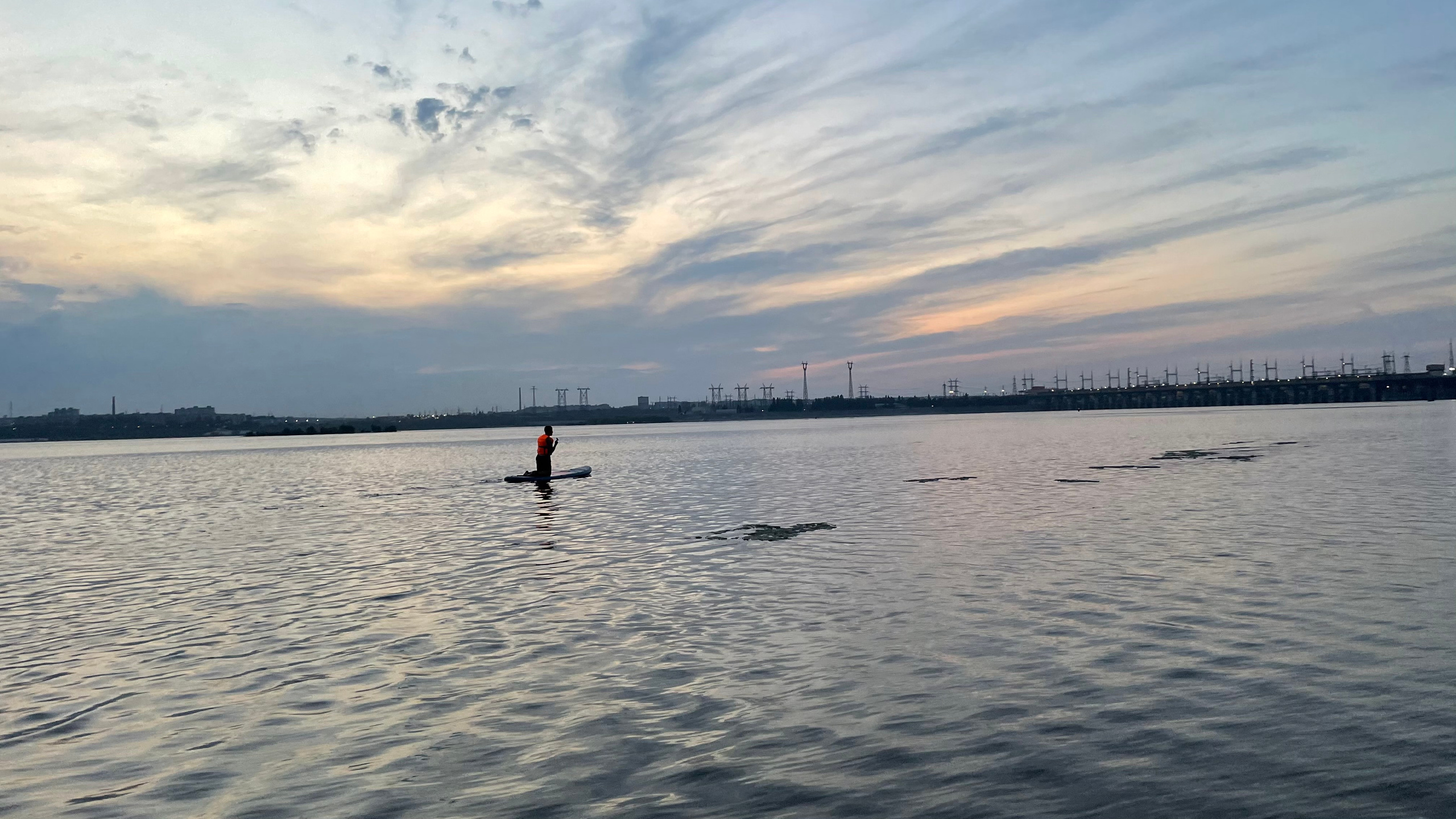 На воде 30025. ВИЗУАЛЬНЫЕ И ЗВУКОВЫЕ РЕШЕНИЯ ДЛЯ БИЗНЕСА И СЪЁМОК ТЕЛЕТЕЛА