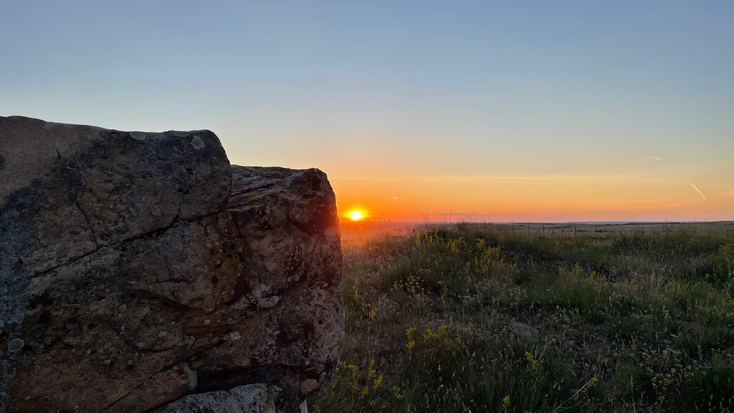 11 950 Скалы. Степь. ВИЗУАЛЬНЫЕ И ЗВУКОВЫЕ РЕШЕНИЯ ДЛЯ БИЗНЕСА И СЪЁМОК ТЕЛЕТЕЛА