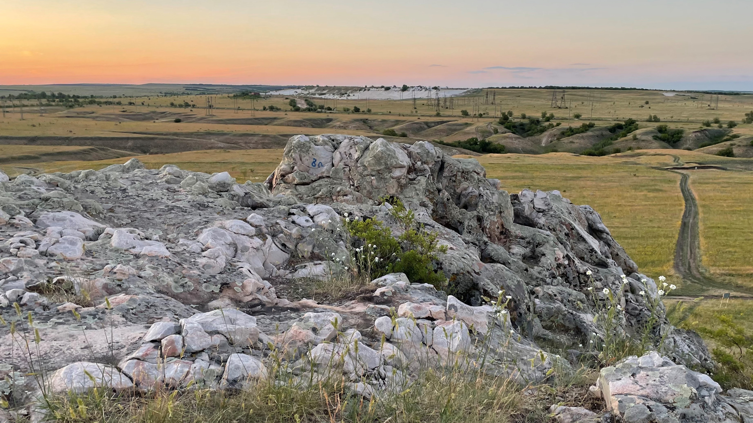 11 955 Скалы. Степь. ВИЗУАЛЬНЫЕ И ЗВУКОВЫЕ РЕШЕНИЯ ДЛЯ БИЗНЕСА И СЪЁМОК ТЕЛЕТЕЛА
