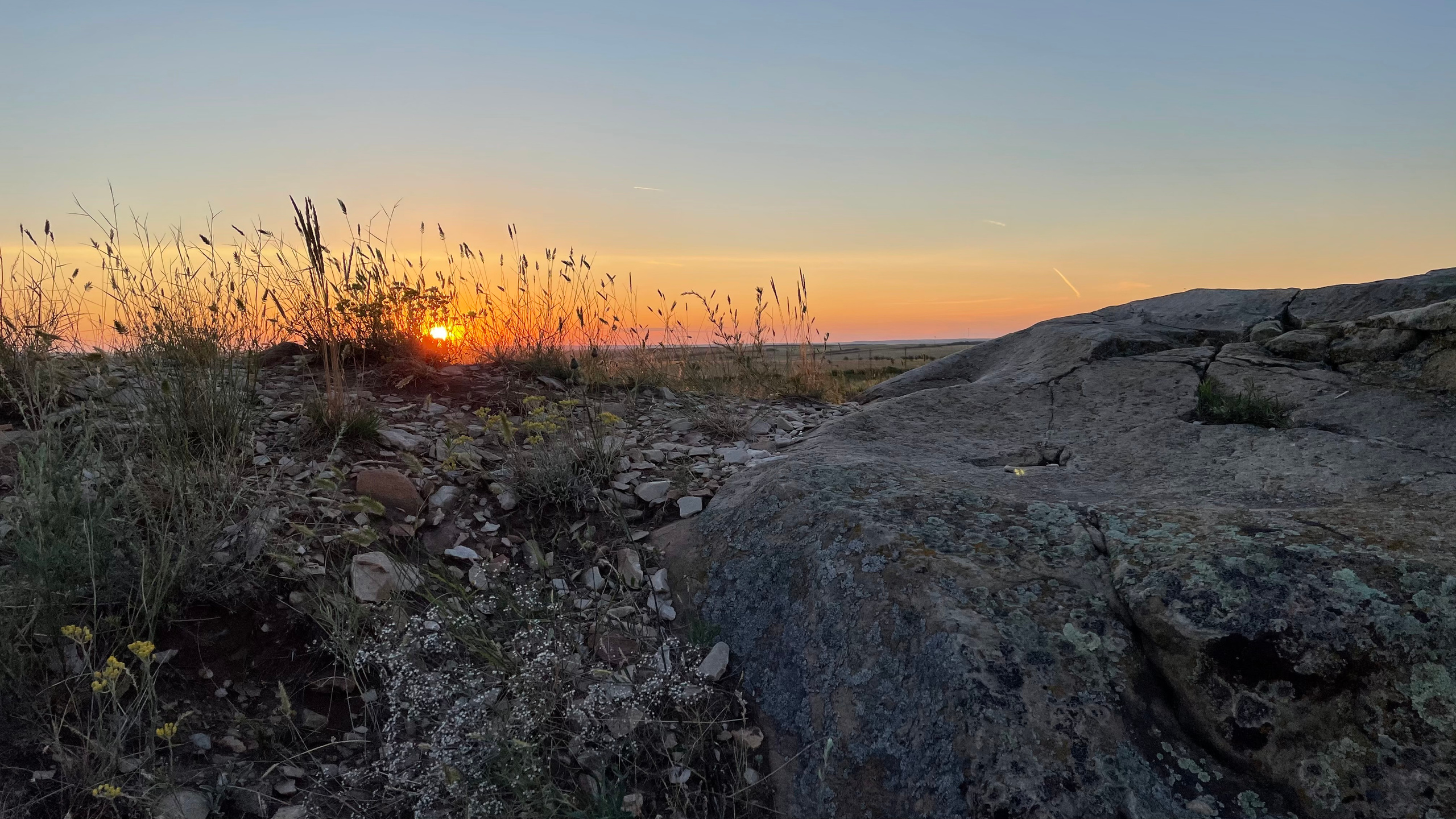 11 950 Скалы. Степь. ВИЗУАЛЬНЫЕ И ЗВУКОВЫЕ РЕШЕНИЯ ДЛЯ БИЗНЕСА И СЪЁМОК ТЕЛЕТЕЛА