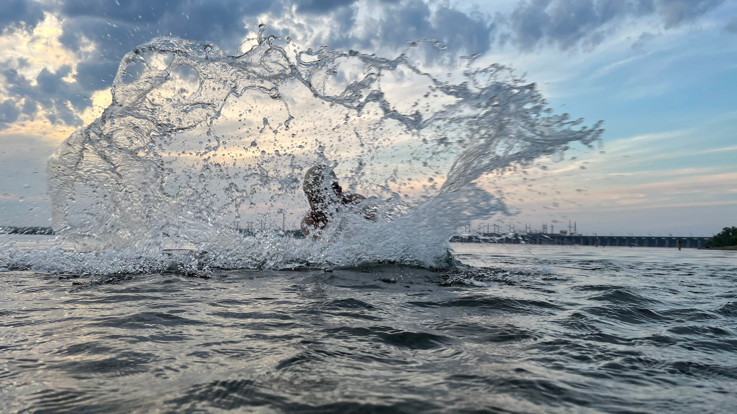 На воде 30022. ВИЗУАЛЬНЫЕ И ЗВУКОВЫЕ РЕШЕНИЯ ДЛЯ БИЗНЕСА И СЪЁМОК ТЕЛЕТЕЛА