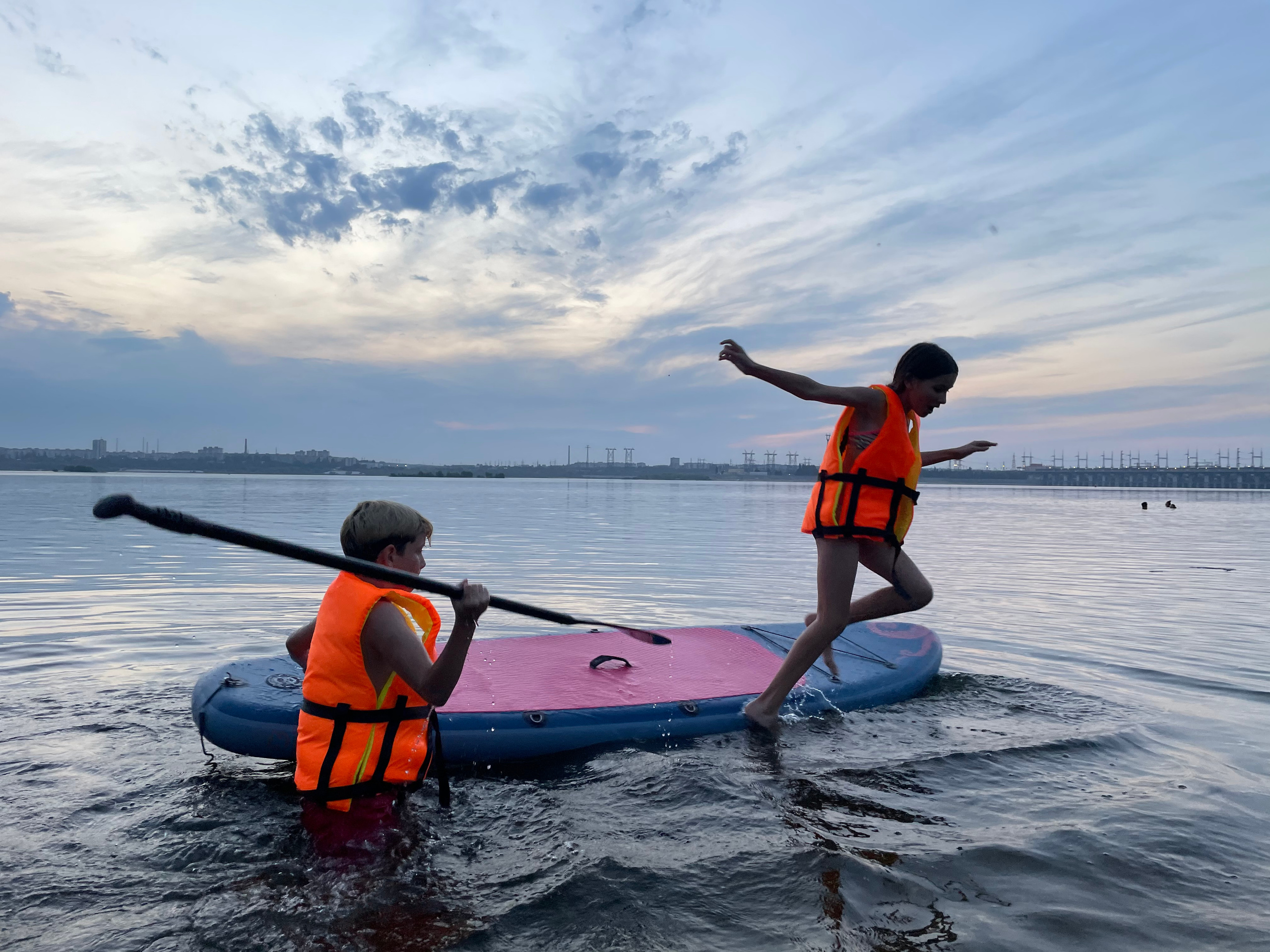 На воде 30015. ВИЗУАЛЬНЫЕ И ЗВУКОВЫЕ РЕШЕНИЯ ДЛЯ БИЗНЕСА И СЪЁМОК ТЕЛЕТЕЛА
