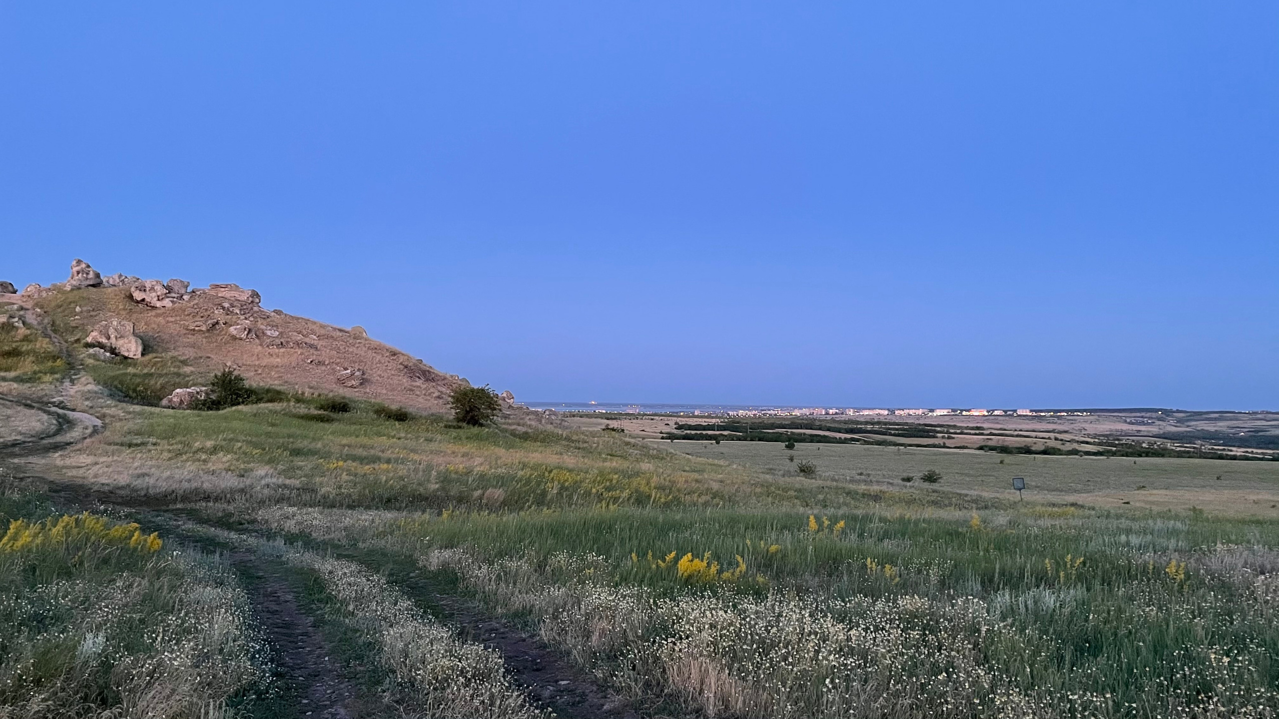 10 801 Степь. Горы. ВИЗУАЛЬНЫЕ И ЗВУКОВЫЕ РЕШЕНИЯ ДЛЯ БИЗНЕСА И СЪЁМОК ТЕЛЕТЕЛА