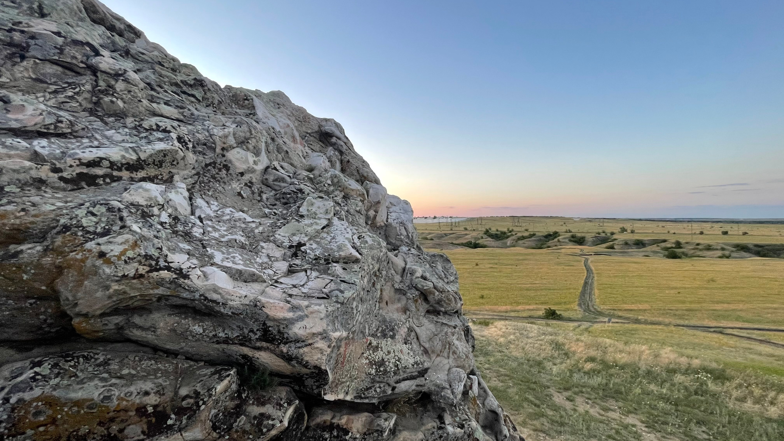 11 955 Скалы. Степь. ВИЗУАЛЬНЫЕ И ЗВУКОВЫЕ РЕШЕНИЯ ДЛЯ БИЗНЕСА И СЪЁМОК ТЕЛЕТЕЛА