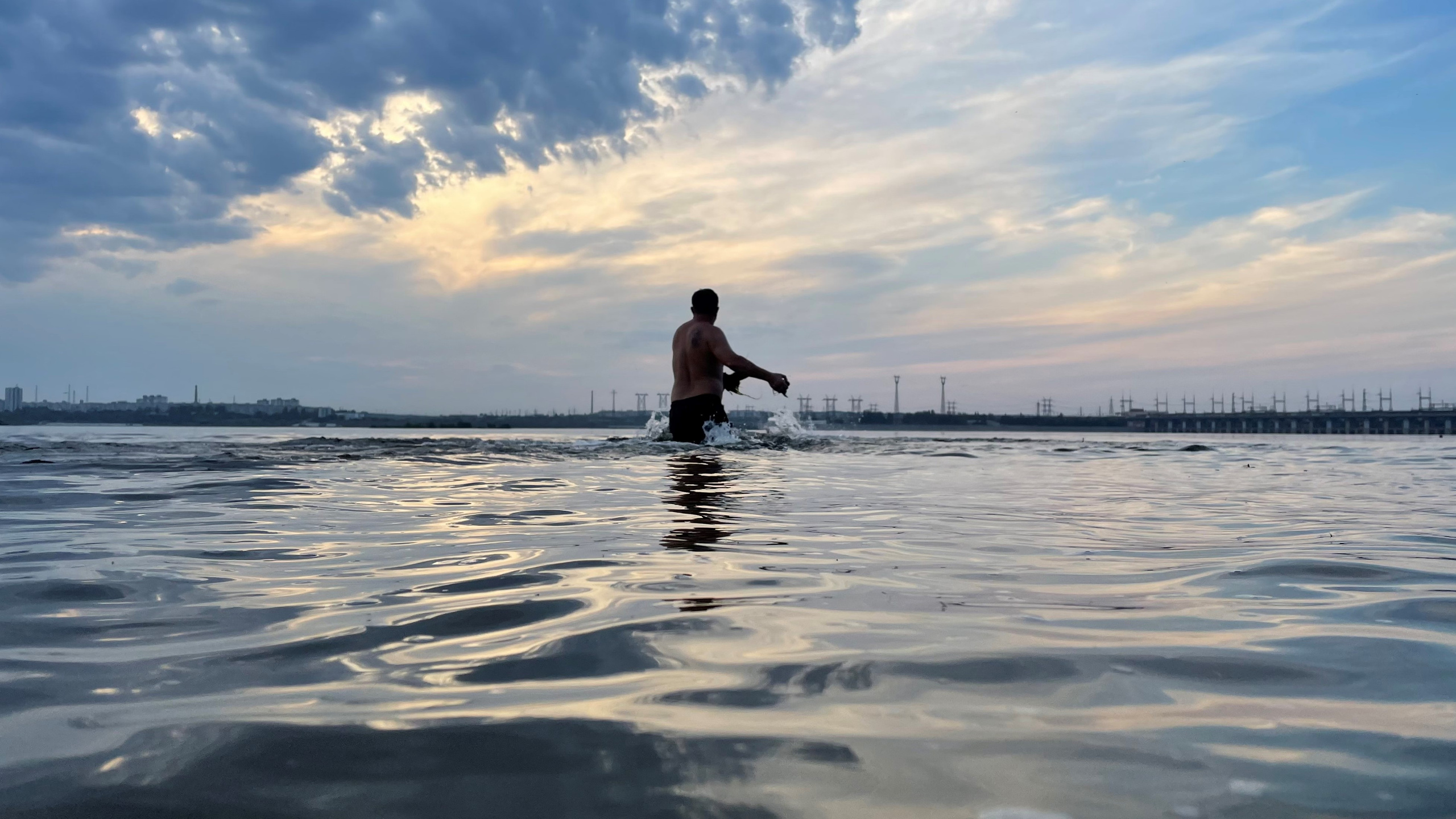 На воде 300013. ВИЗУАЛЬНЫЕ И ЗВУКОВЫЕ РЕШЕНИЯ ДЛЯ БИЗНЕСА И СЪЁМОК ТЕЛЕТЕЛА