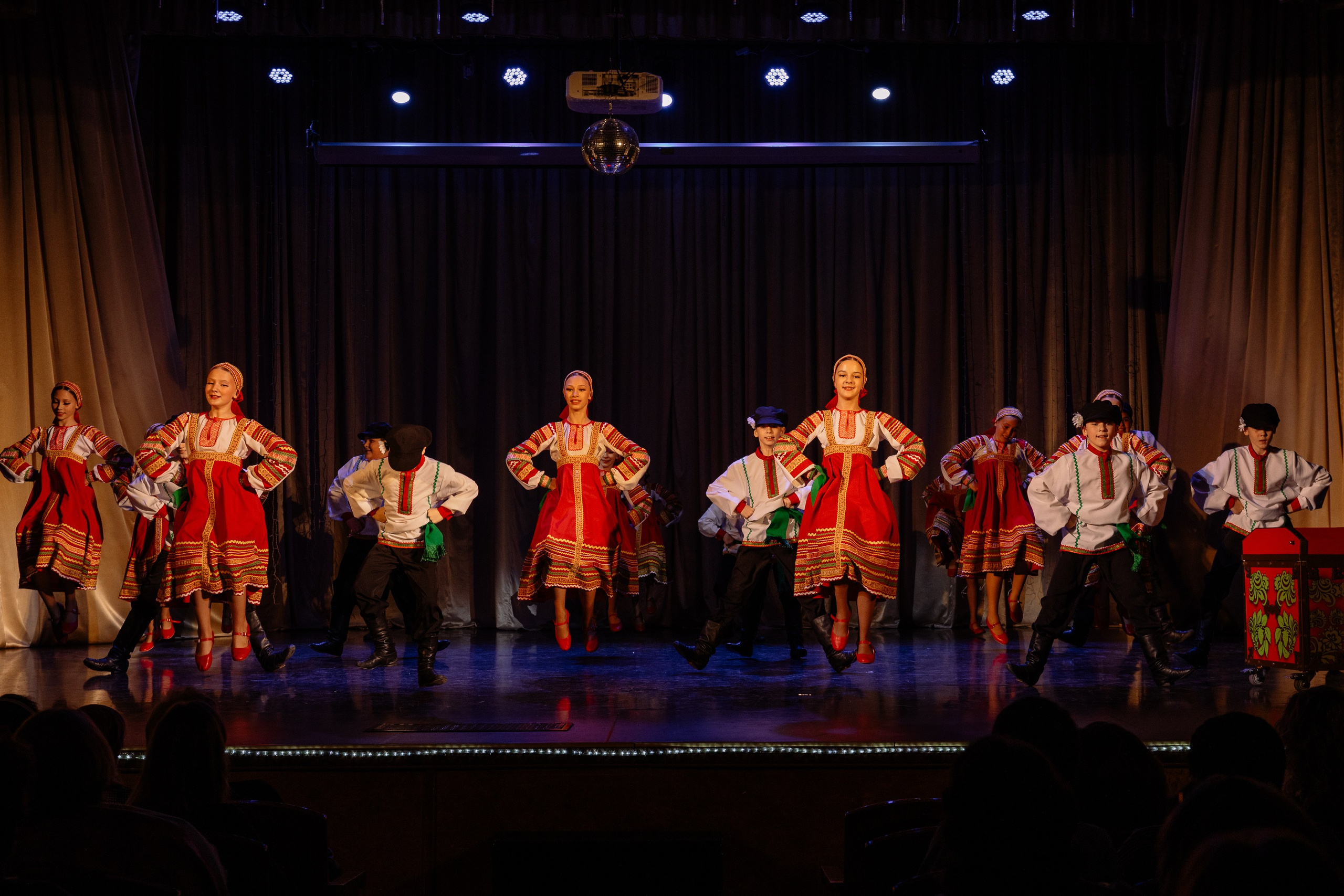 Сибирские узоры ДК Ефремова. Фотограф Юлия Мальцева