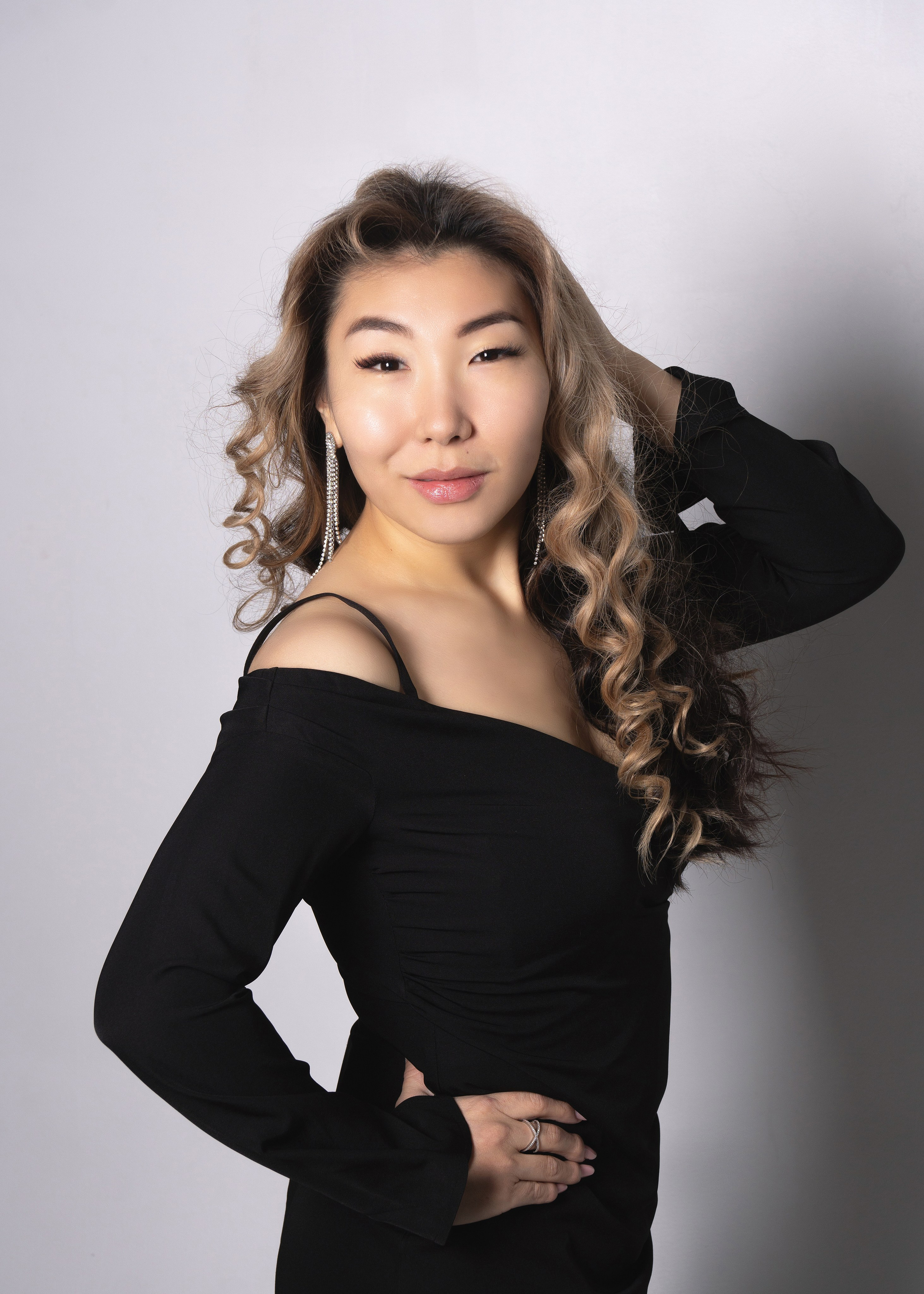 Фотоконтент, женский портрет. Занимаюсь профессиональной фотографией и живу рядом с Байкалом. Работаю в разных жанрах