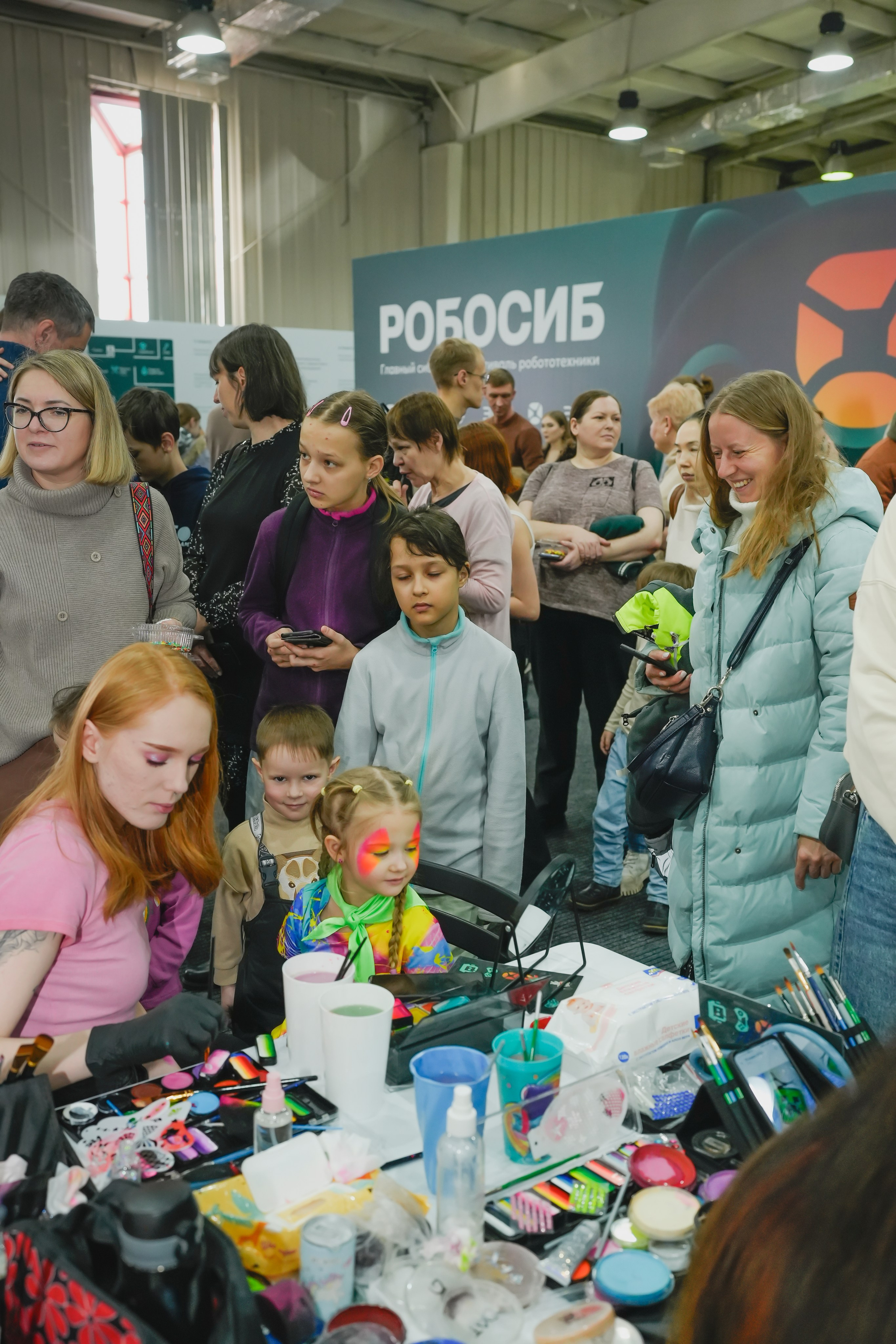 Робосиб в Сибэкспоцентре. Занимаюсь профессиональной фотографией и живу рядом с Байкалом. Работаю в разных жанрах