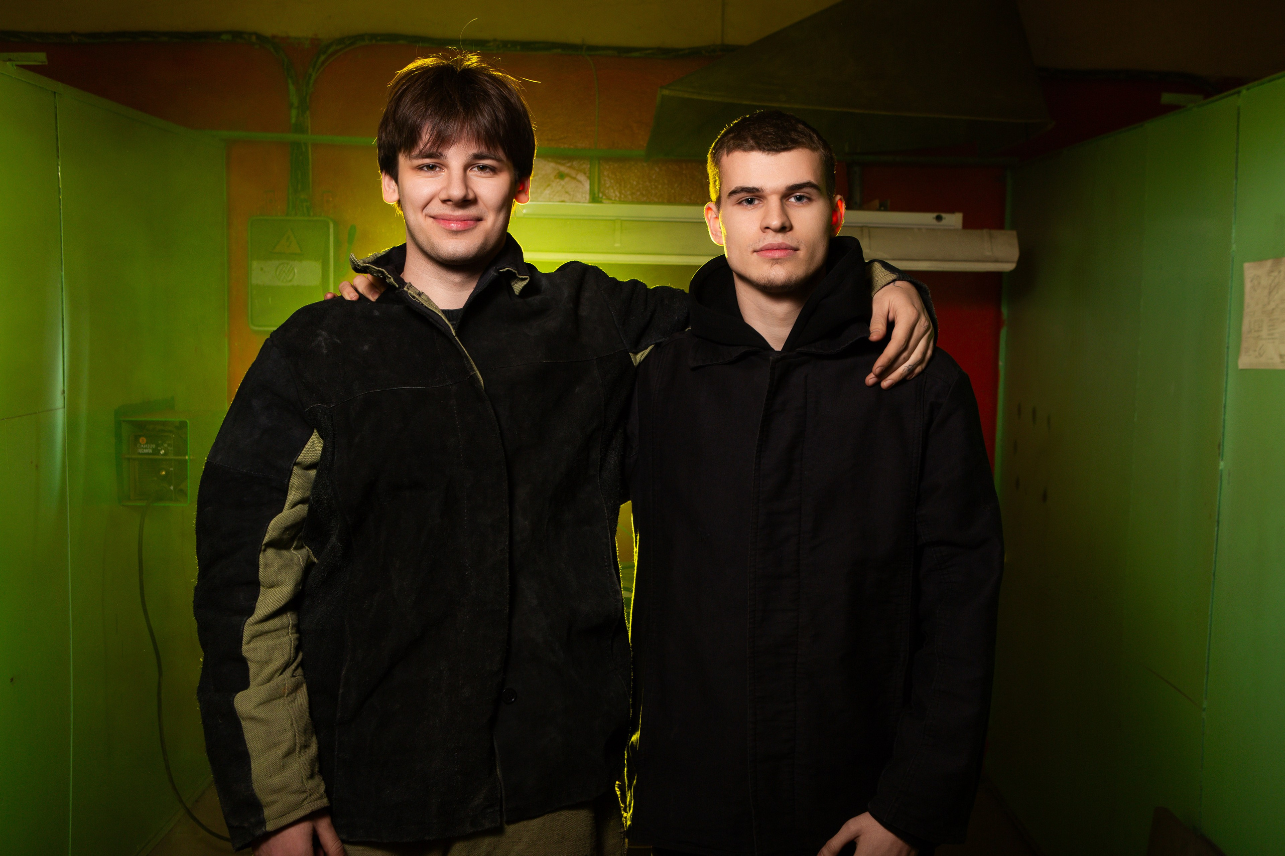 Фотосессия в Цеху для Выпускников Сварочного Производства | Твой Альбом Мценск. ТВОЙ АЛЬБОМ / ТВОИ ПРАВИЛА