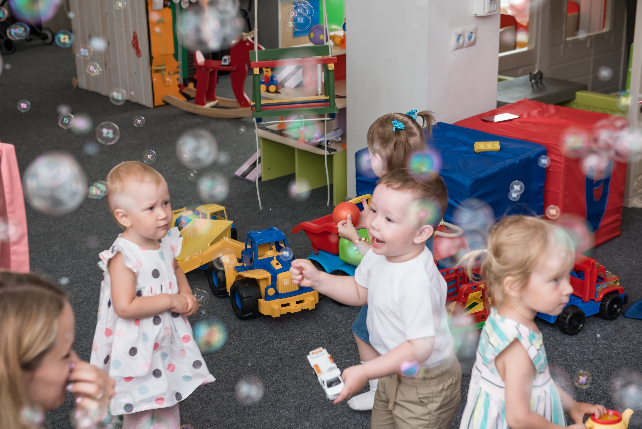 Детский день рождения. ИК «Главные люди» Аж 12 именинников. Ольга Ли свадебный семейный фотограф Иркутск