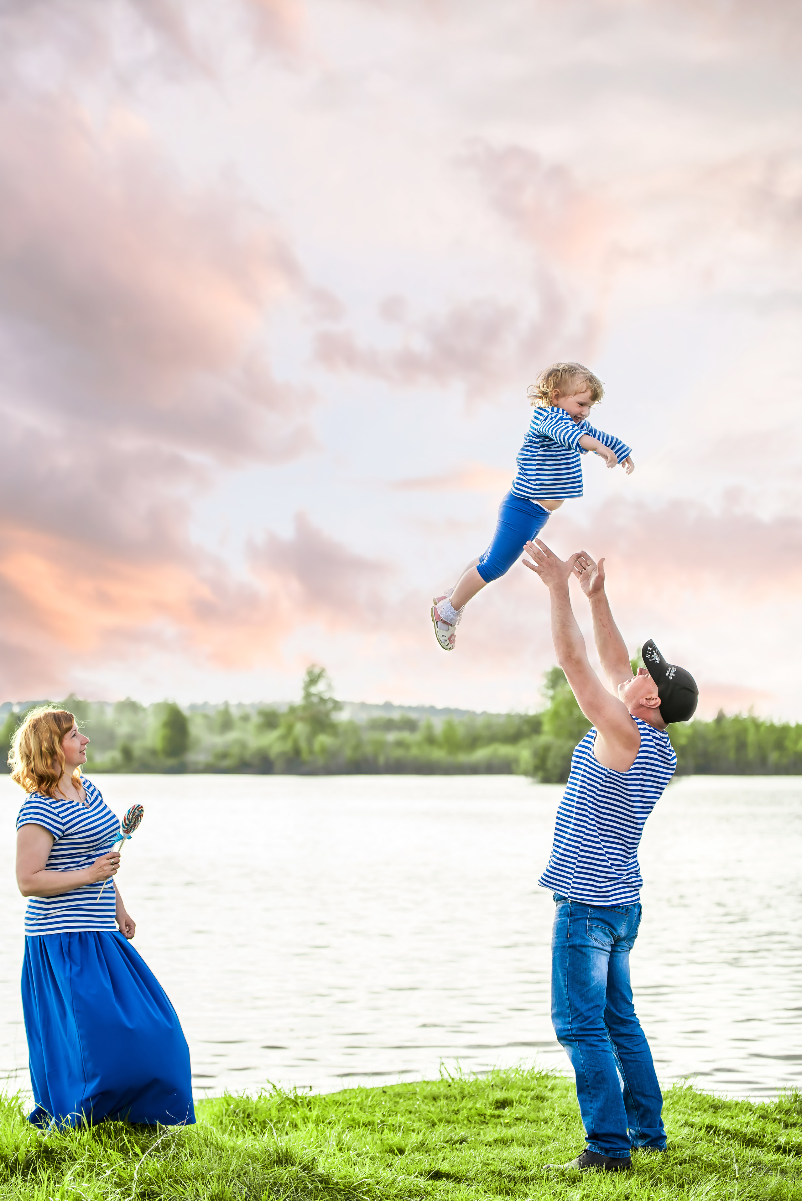 Прогулка Елены с семьей. Ольга Ли свадебный семейный фотограф Иркутск