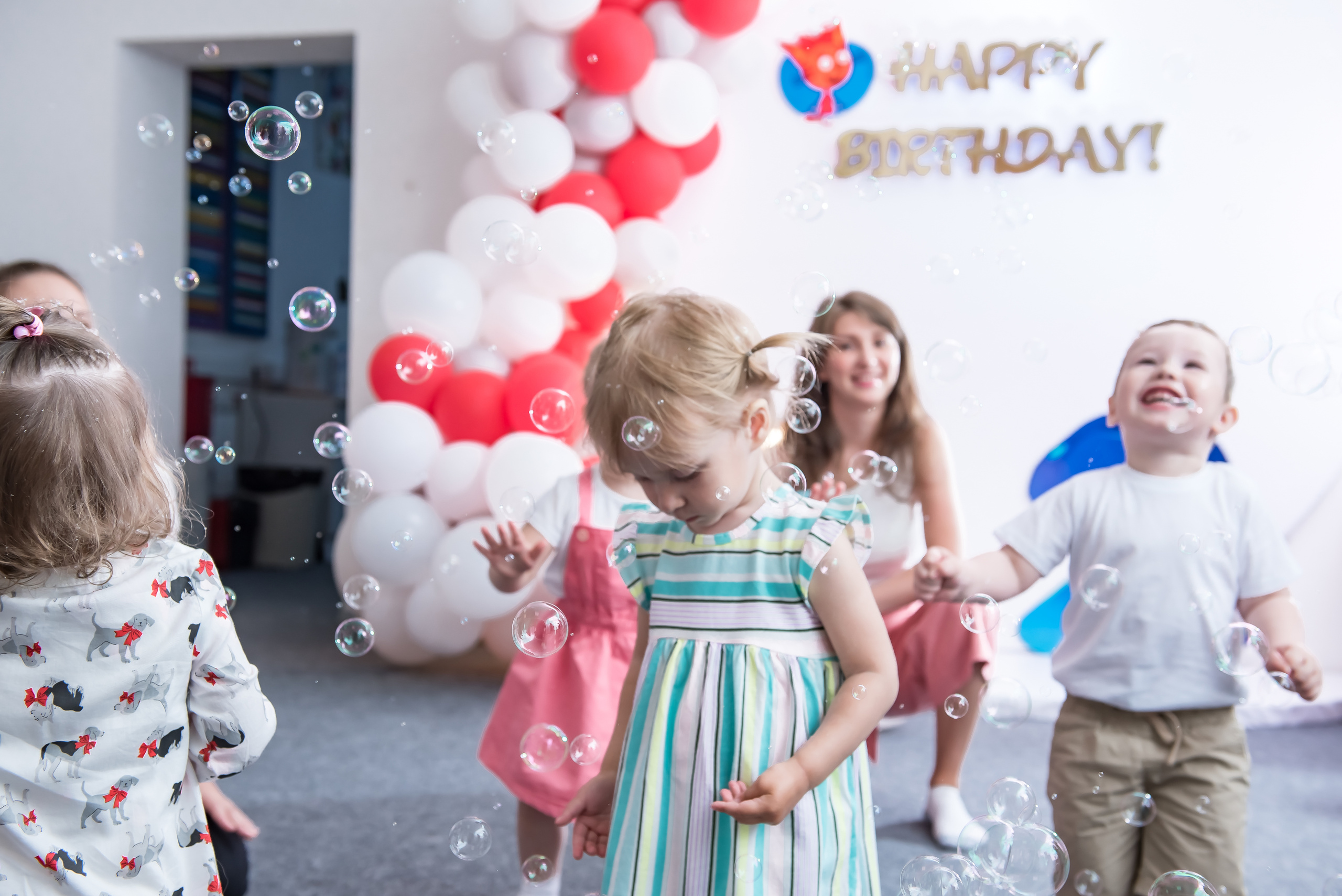 Детский день рождения. ИК «Главные люди» Аж 12 именинников. Ольга Ли свадебный семейный фотограф Иркутск