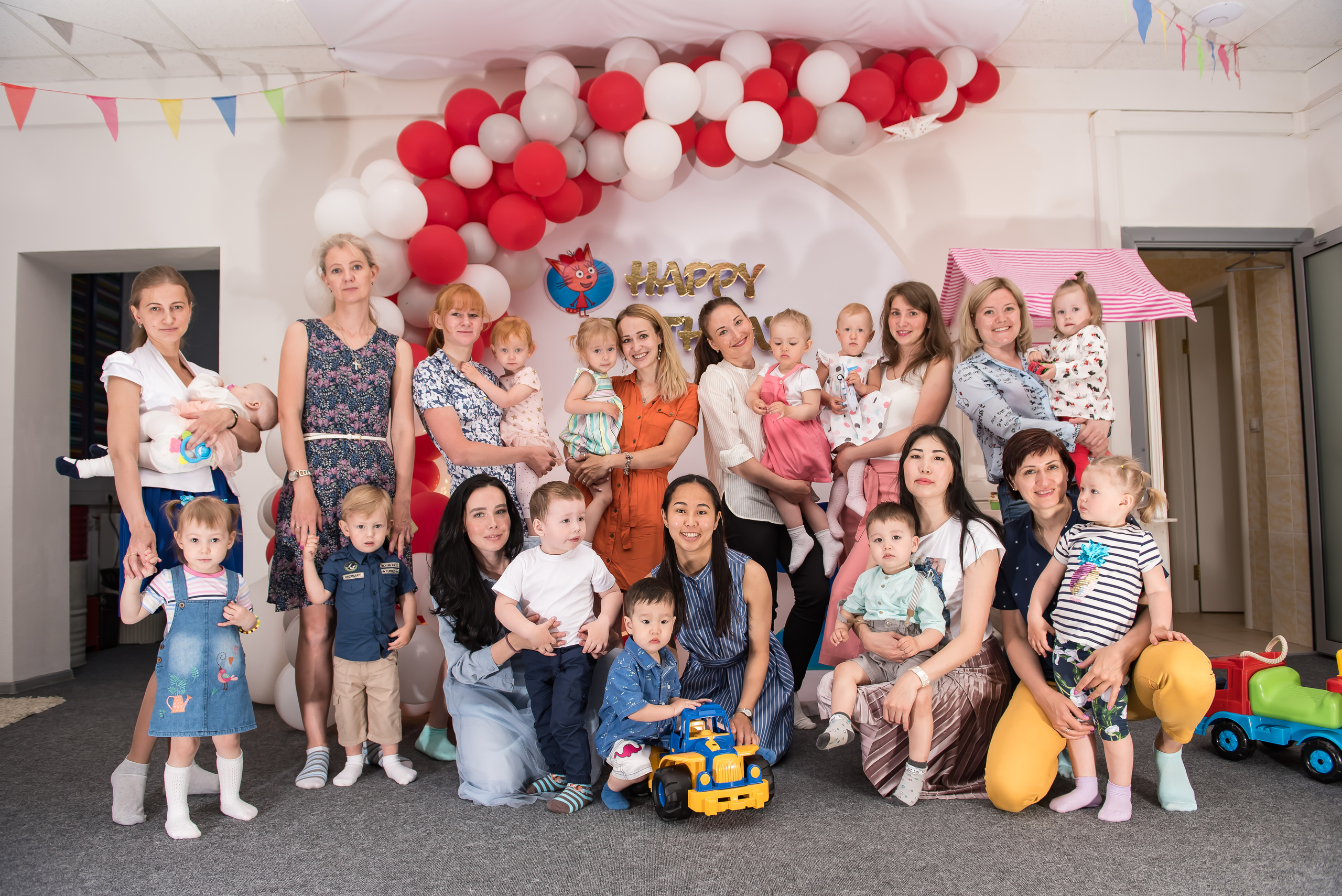 Детский день рождения. ИК «Главные люди» Аж 12 именинников. Ольга Ли свадебный семейный фотограф Иркутск