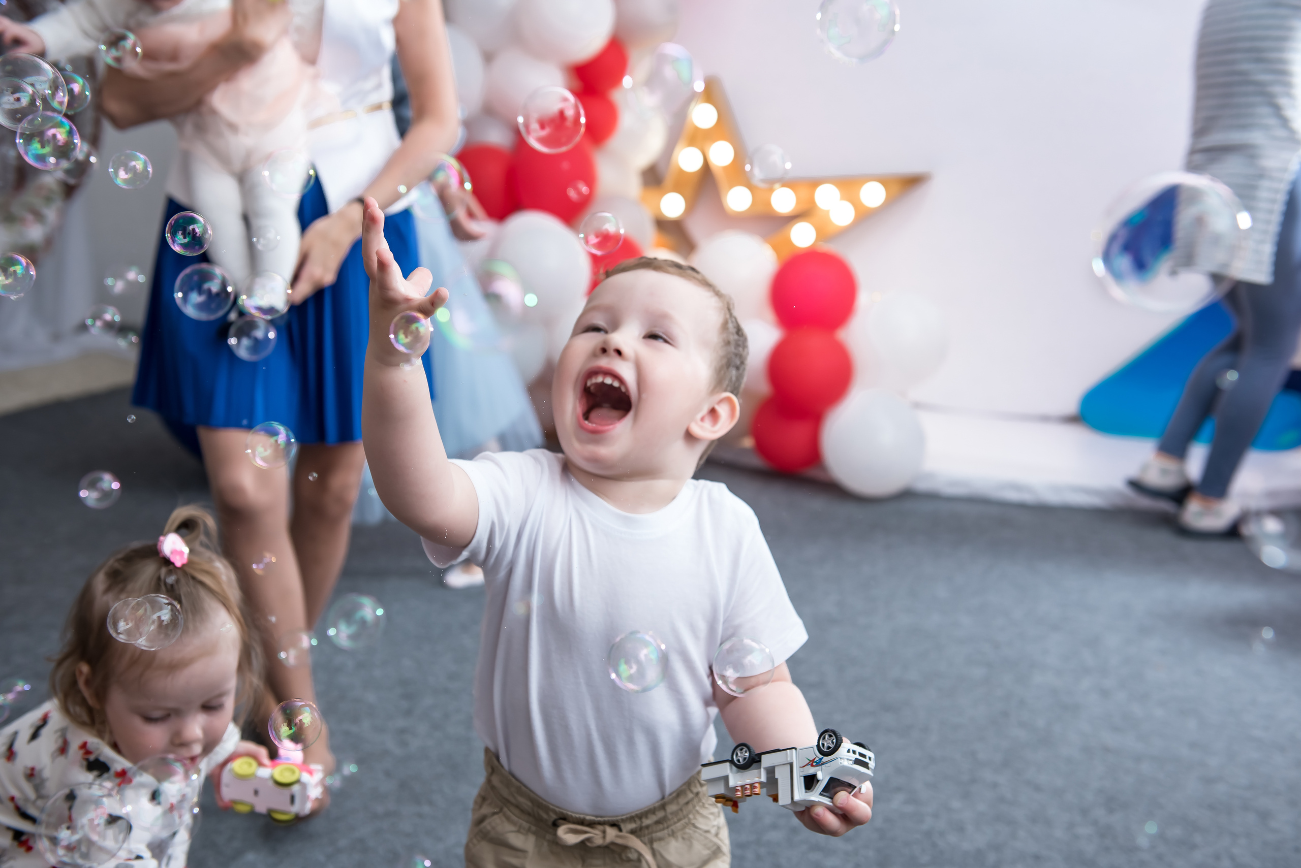 Детский день рождения. ИК «Главные люди» Аж 12 именинников. Ольга Ли свадебный семейный фотограф Иркутск