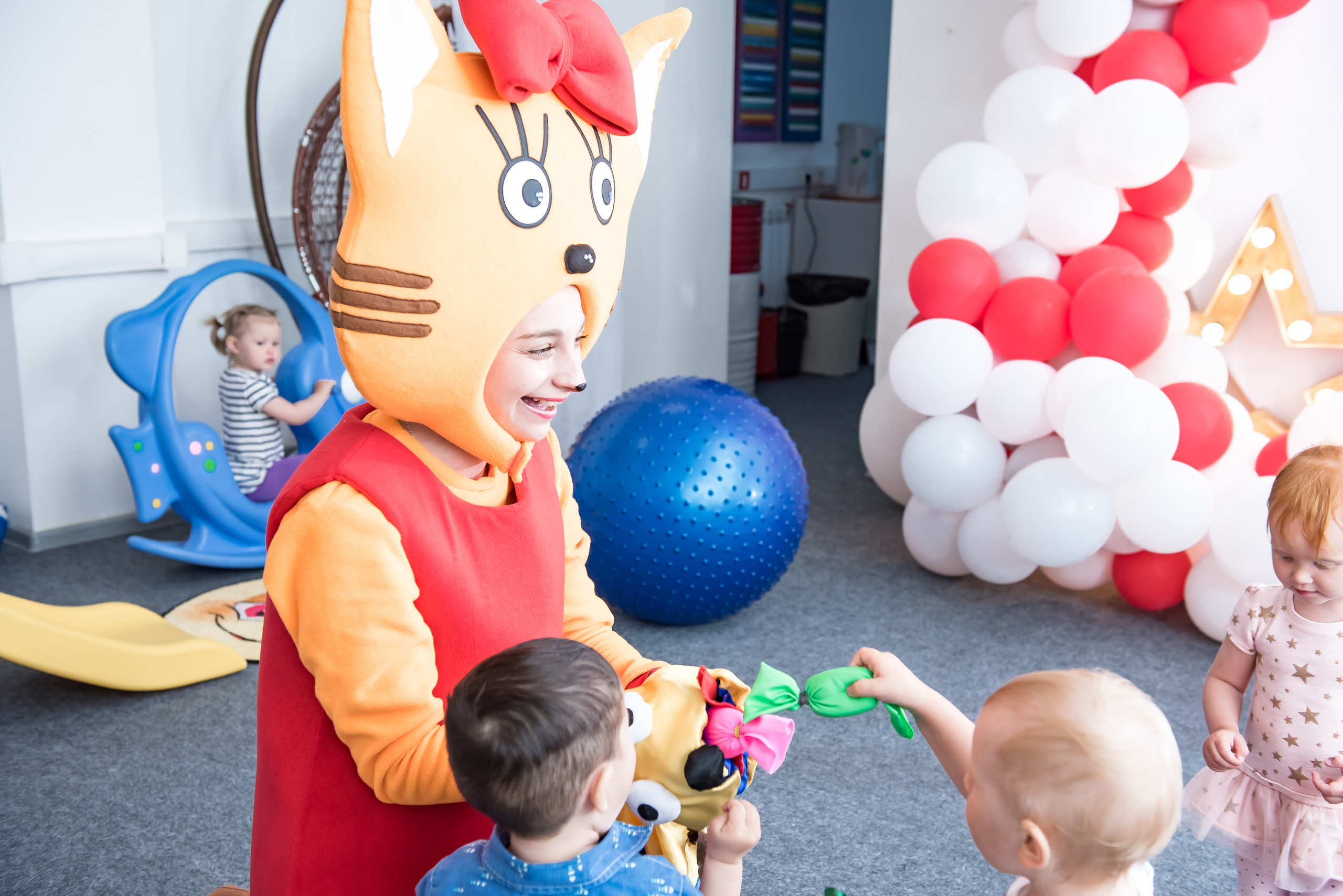 Детский день рождения. ИК «Главные люди» Аж 12 именинников. Ольга Ли свадебный семейный фотограф Иркутск