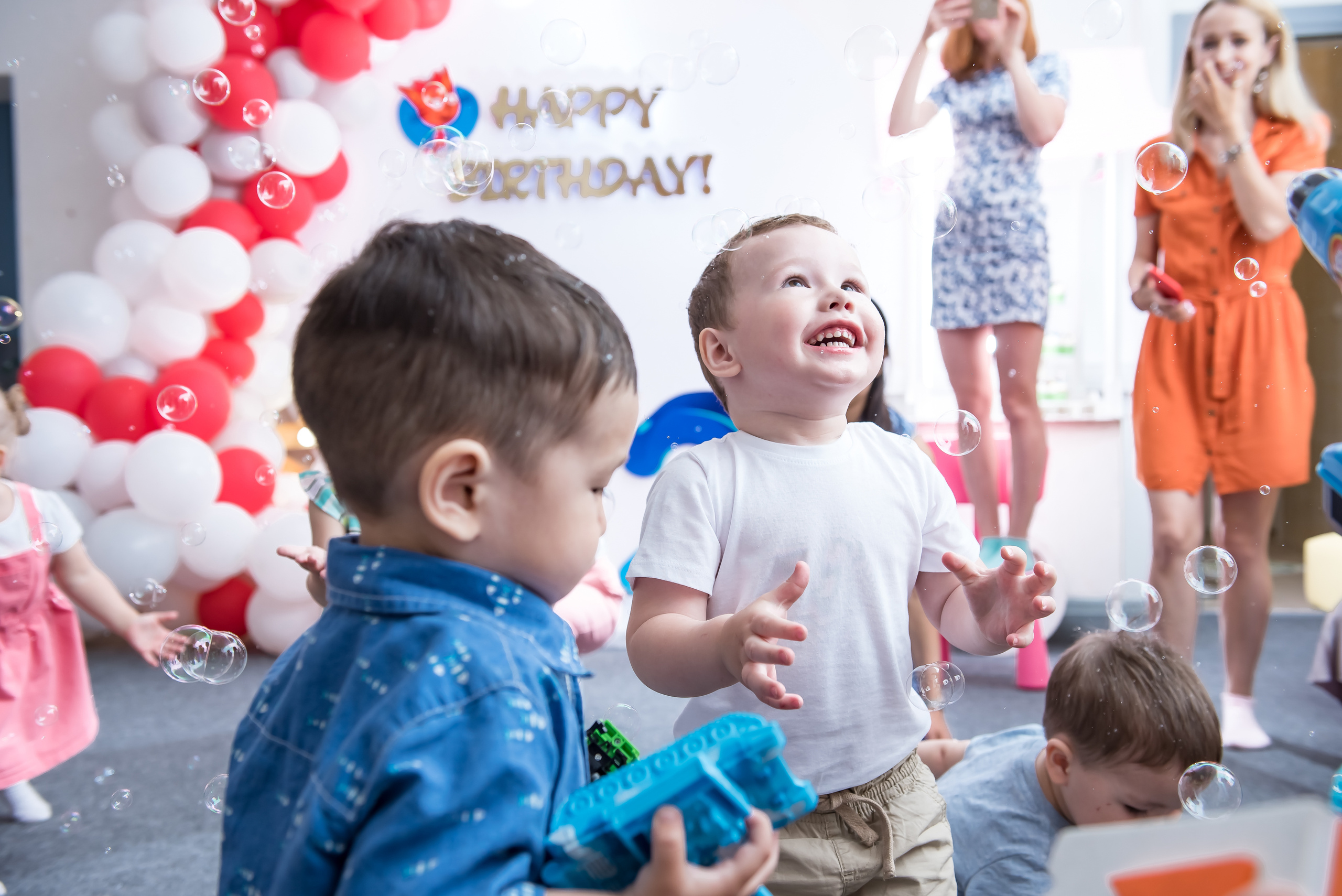 Детский день рождения. ИК «Главные люди» Аж 12 именинников. Ольга Ли свадебный семейный фотограф Иркутск