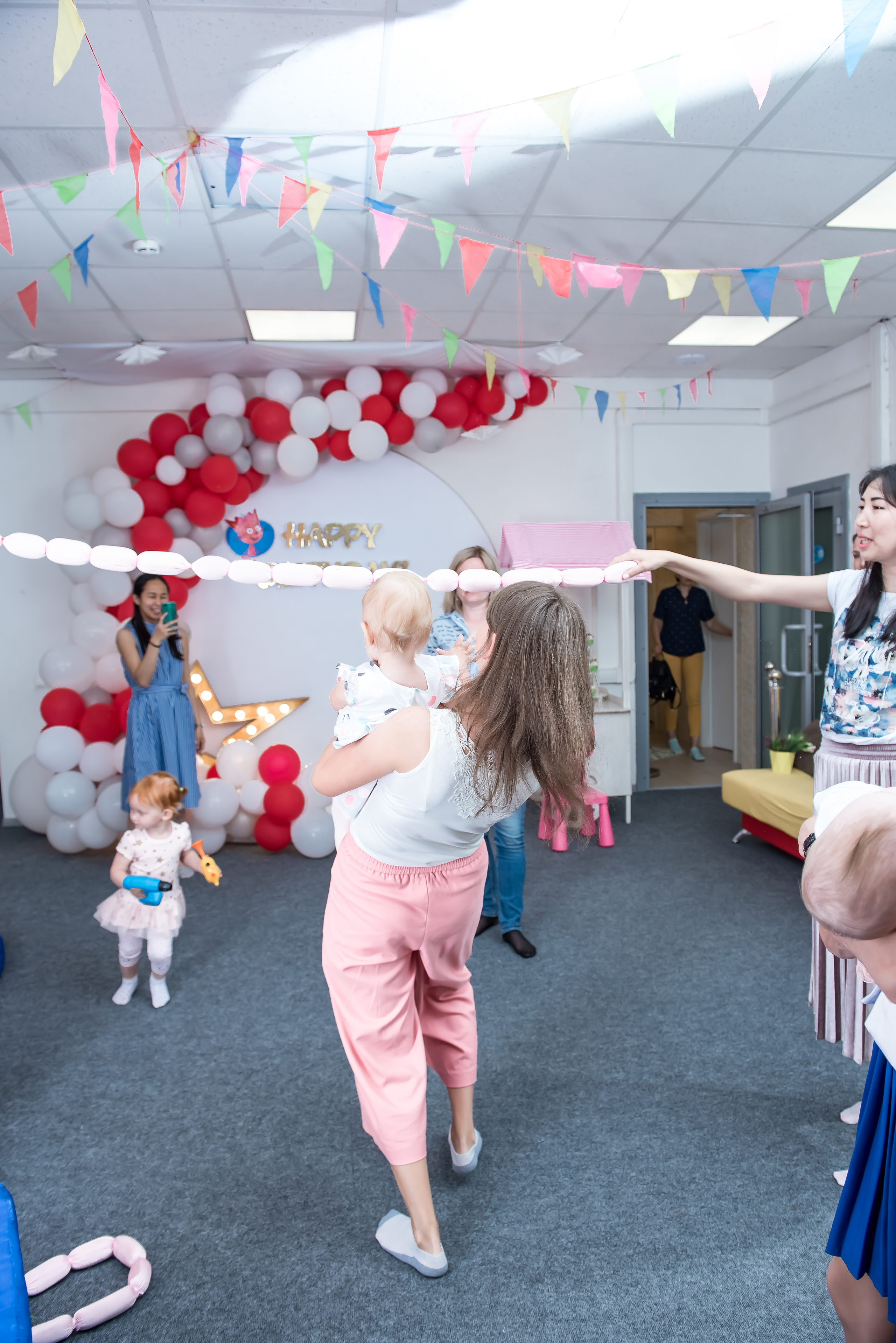 Детский день рождения. ИК «Главные люди» Аж 12 именинников. Ольга Ли свадебный семейный фотограф Иркутск