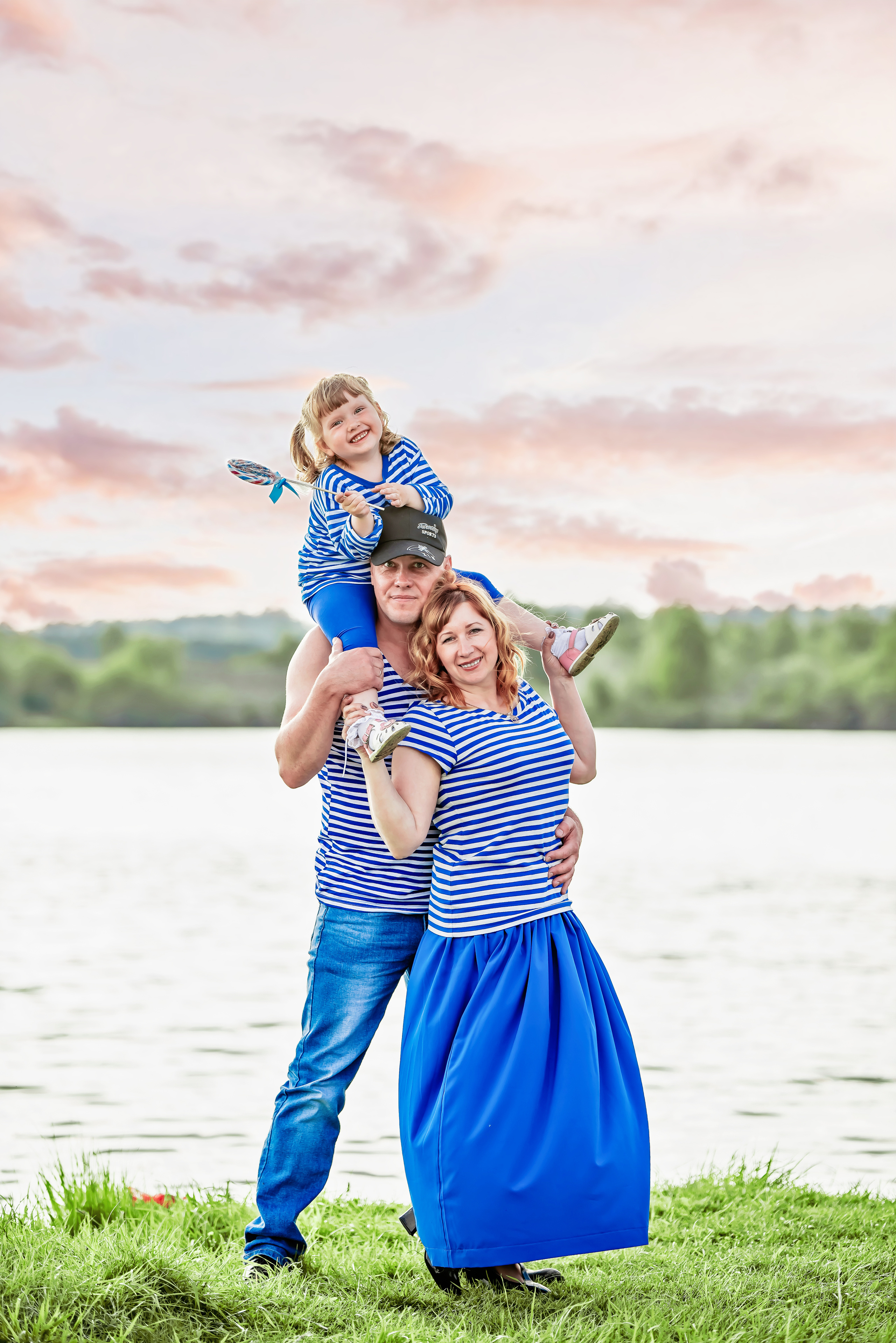 Прогулка Елены с семьей. Ольга Ли свадебный семейный фотограф Иркутск