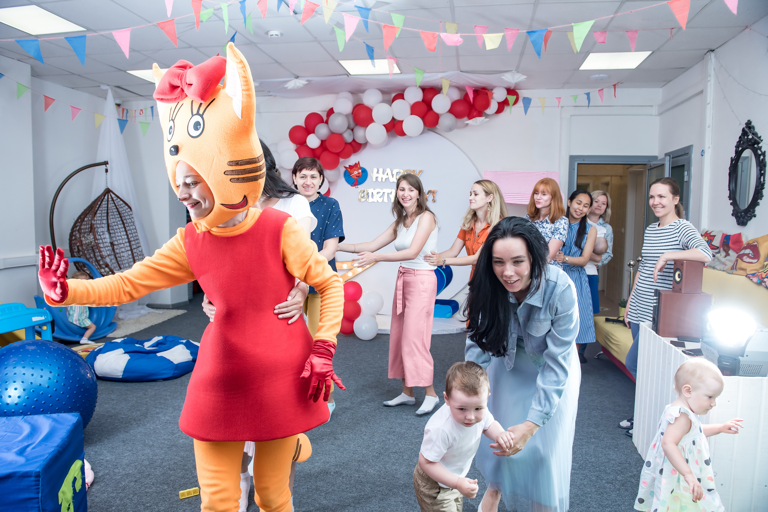 Детский день рождения. ИК «Главные люди» Аж 12 именинников. Ольга Ли свадебный семейный фотограф Иркутск